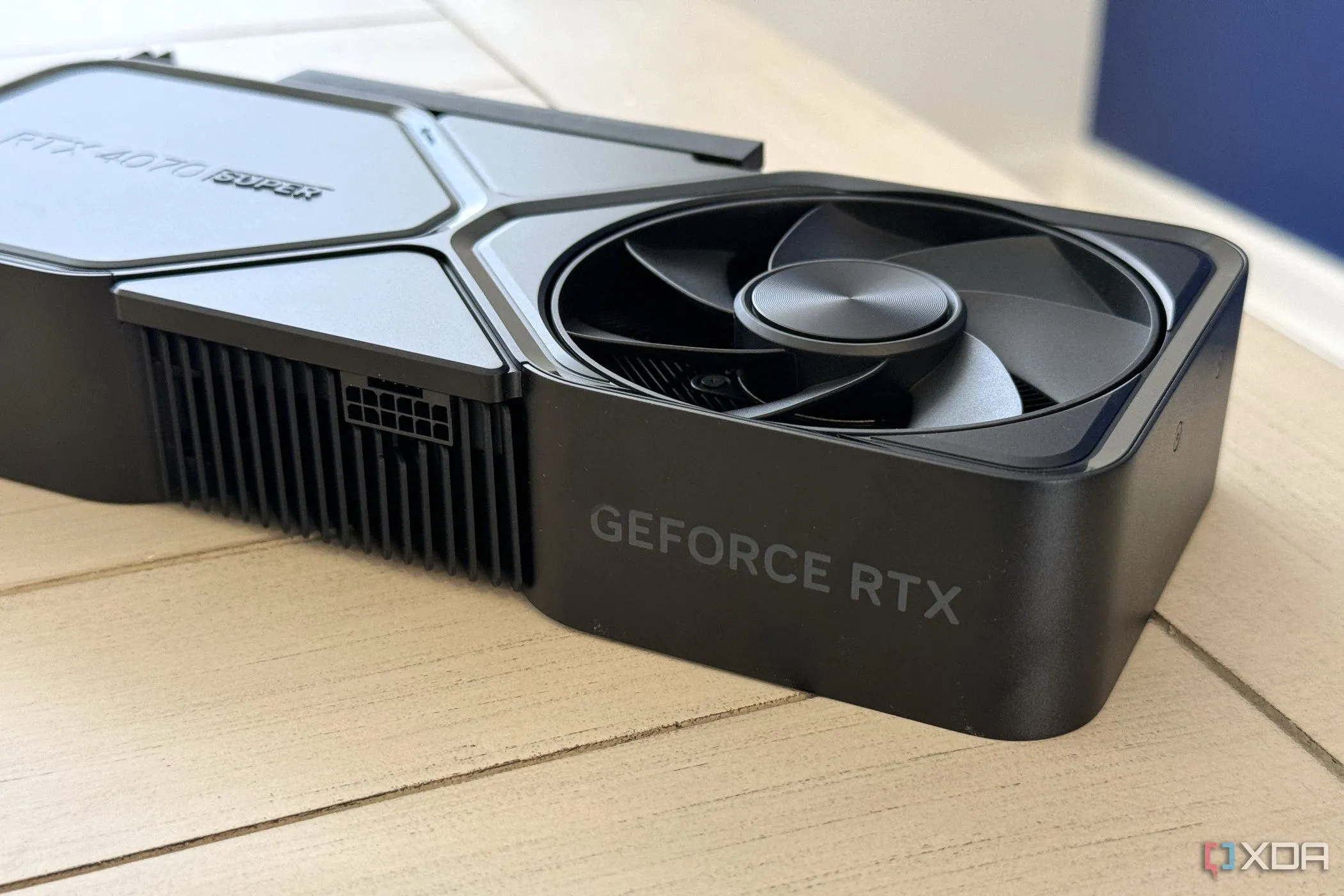 Card đồ họa NVIDIA GeForce RTX 4070 Super, biểu tượng phần cứng hiện đại cần tinh chỉnh cài đặt đồ họa
