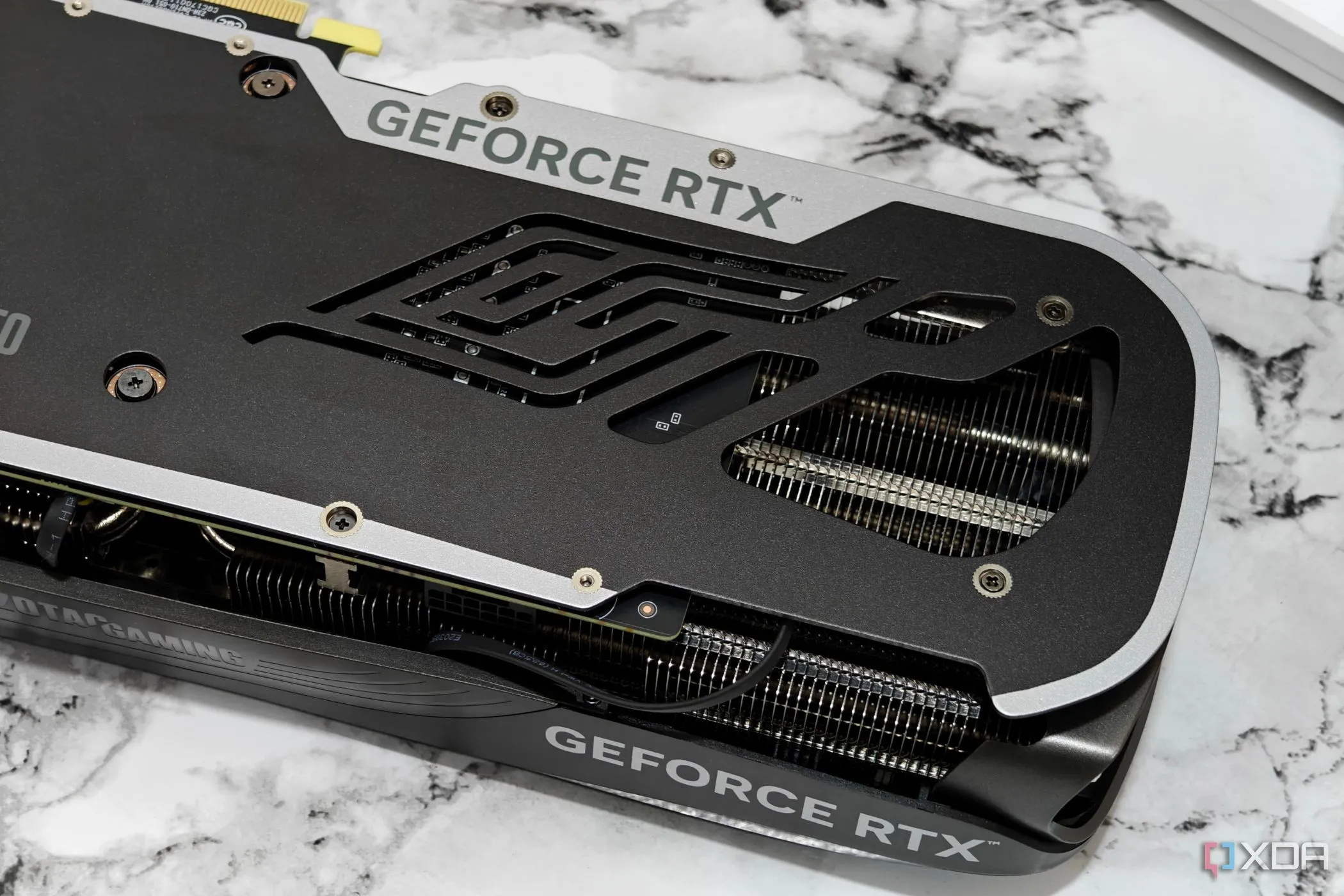 Card đồ họa Zotac Gaming GeForce RTX 4070 Super Trinity Black Edition với bộ tản nhiệt lớn
