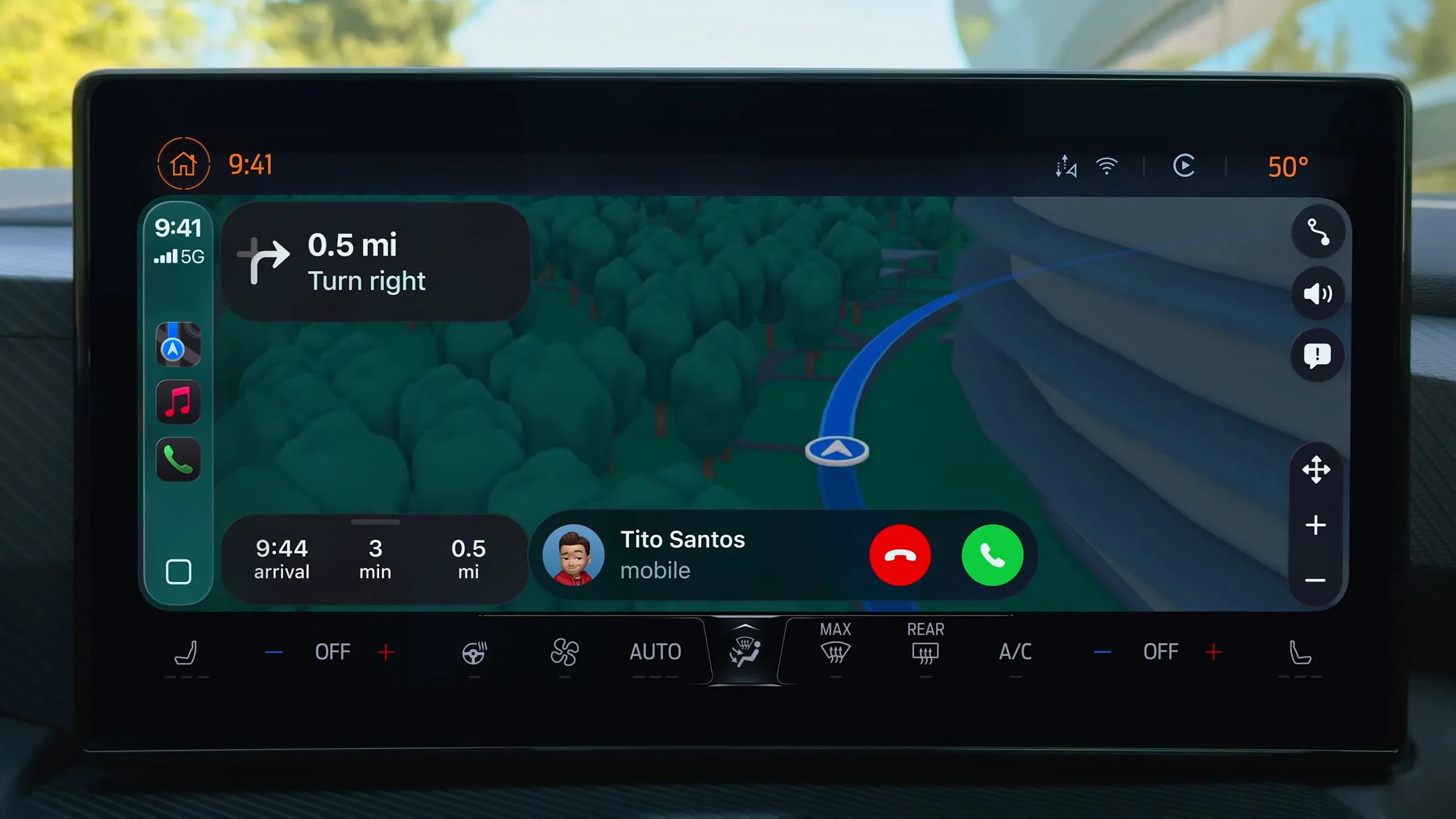 Giao diện Apple CarPlay trên màn hình ô tô hiển thị cuộc gọi đến dạng thông báo nhỏ gọn trong iOS 26