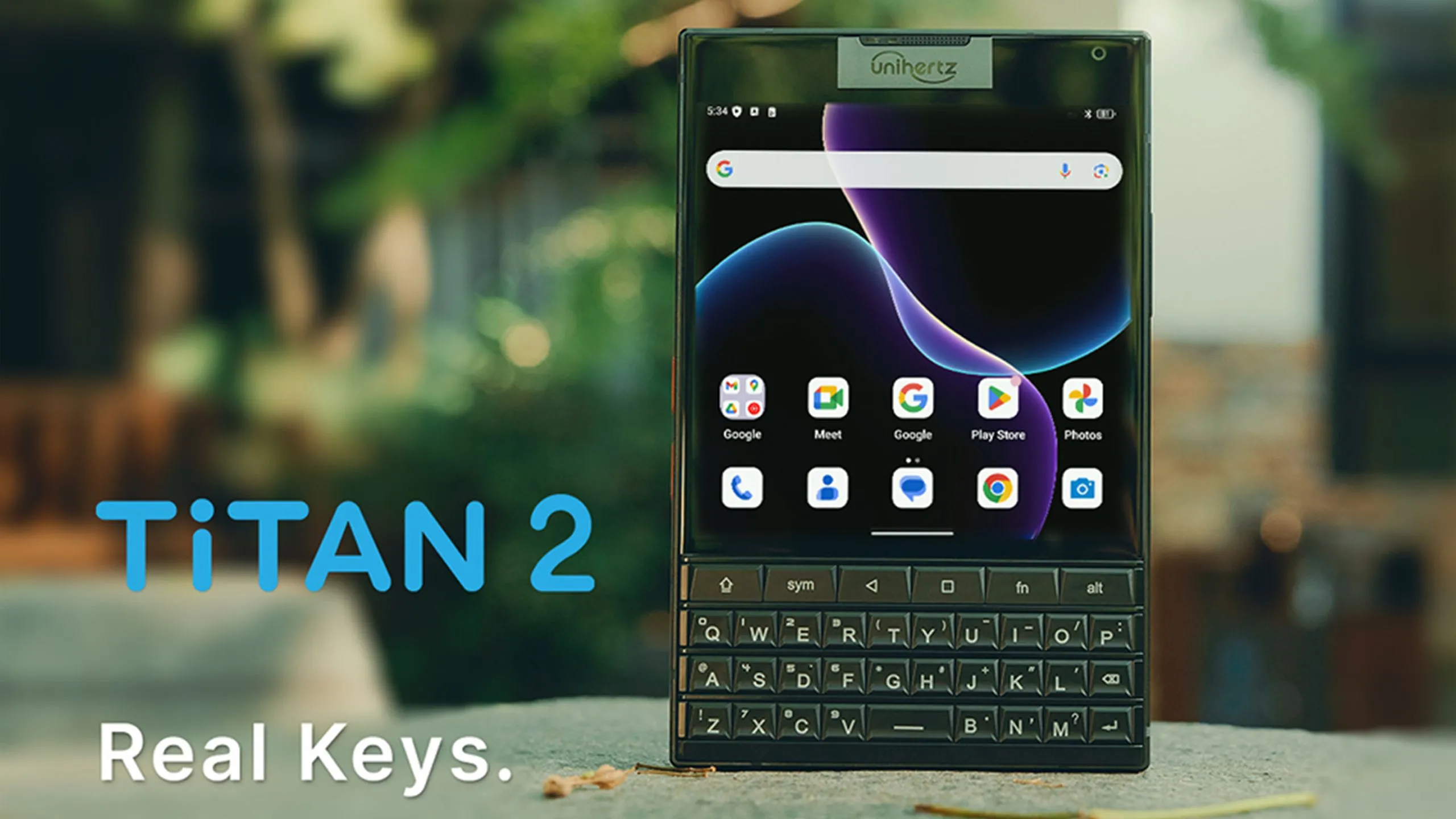Hình ảnh teaser điện thoại Unihertz Titan 2 màu đen với bàn phím QWERTY vật lý