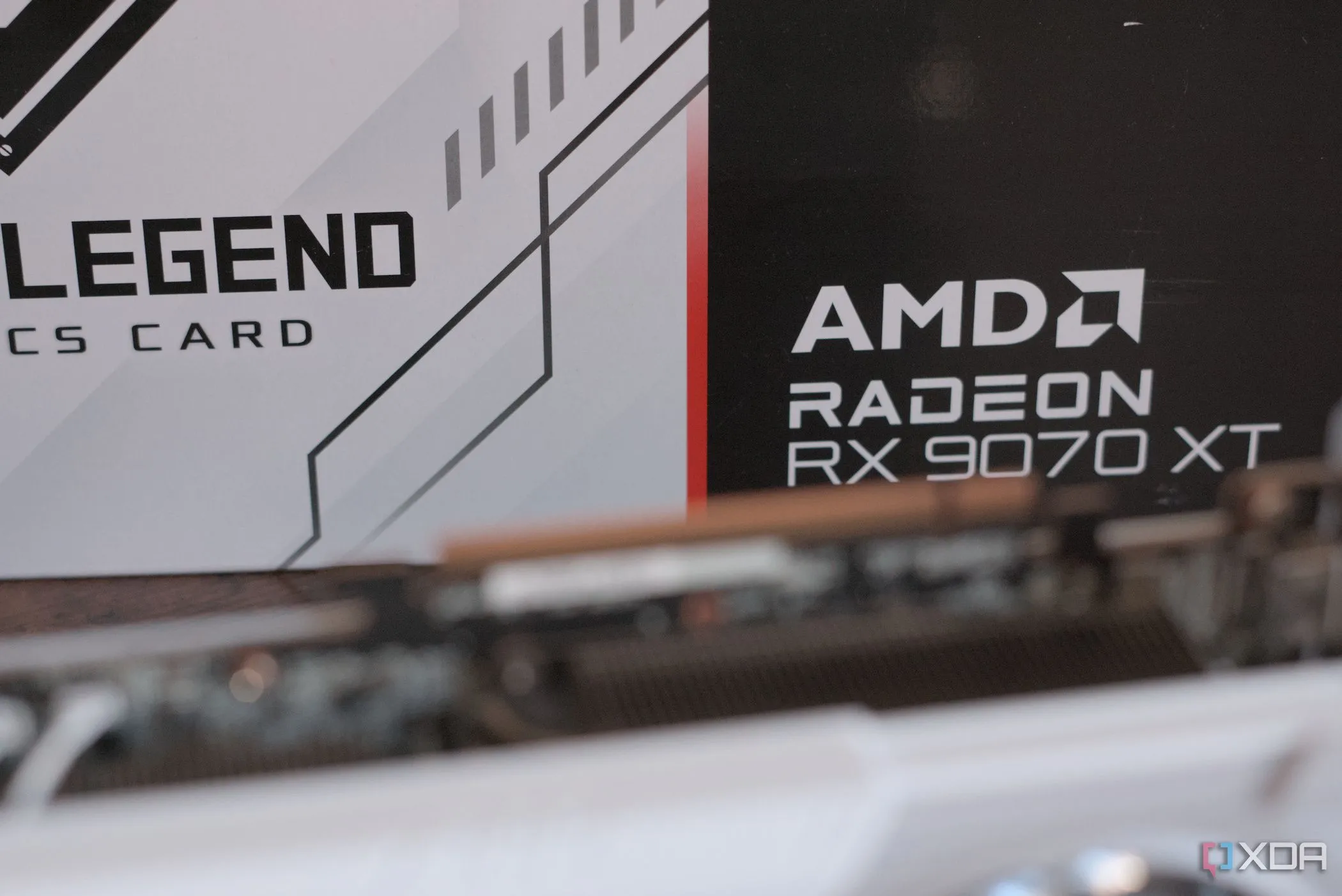 Hộp sản phẩm card đồ họa ASRock Radeon RX 9070 XT Steel Legend