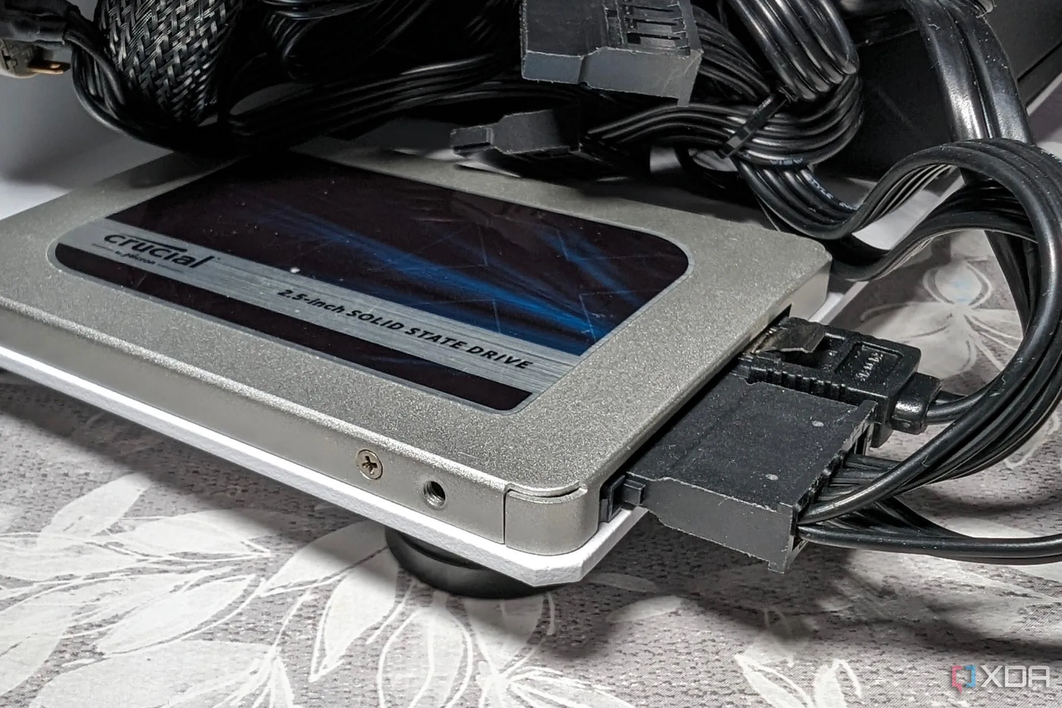 Ổ cứng SSD Crucial BX500 sử dụng giao tiếp SATA