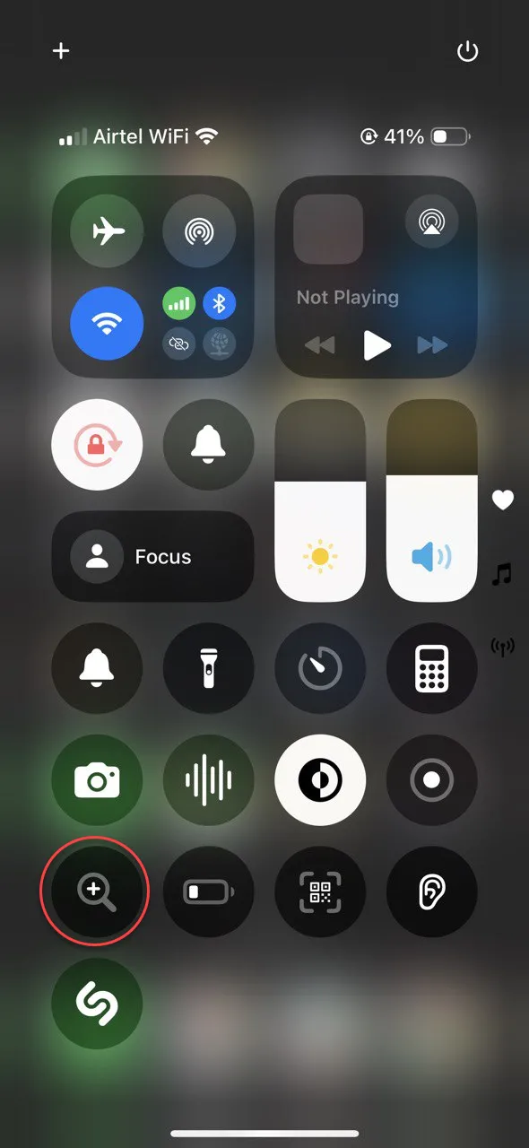 Cách mở ứng dụng Kính lúp (Magnifier) trên iPhone để xem thông tin chi tiết