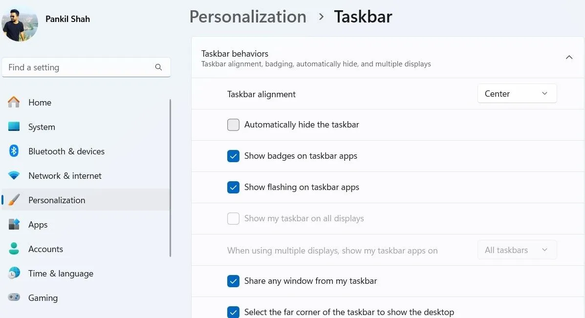 Cài đặt ẩn Taskbar trong ứng dụng Cài đặt Windows 11