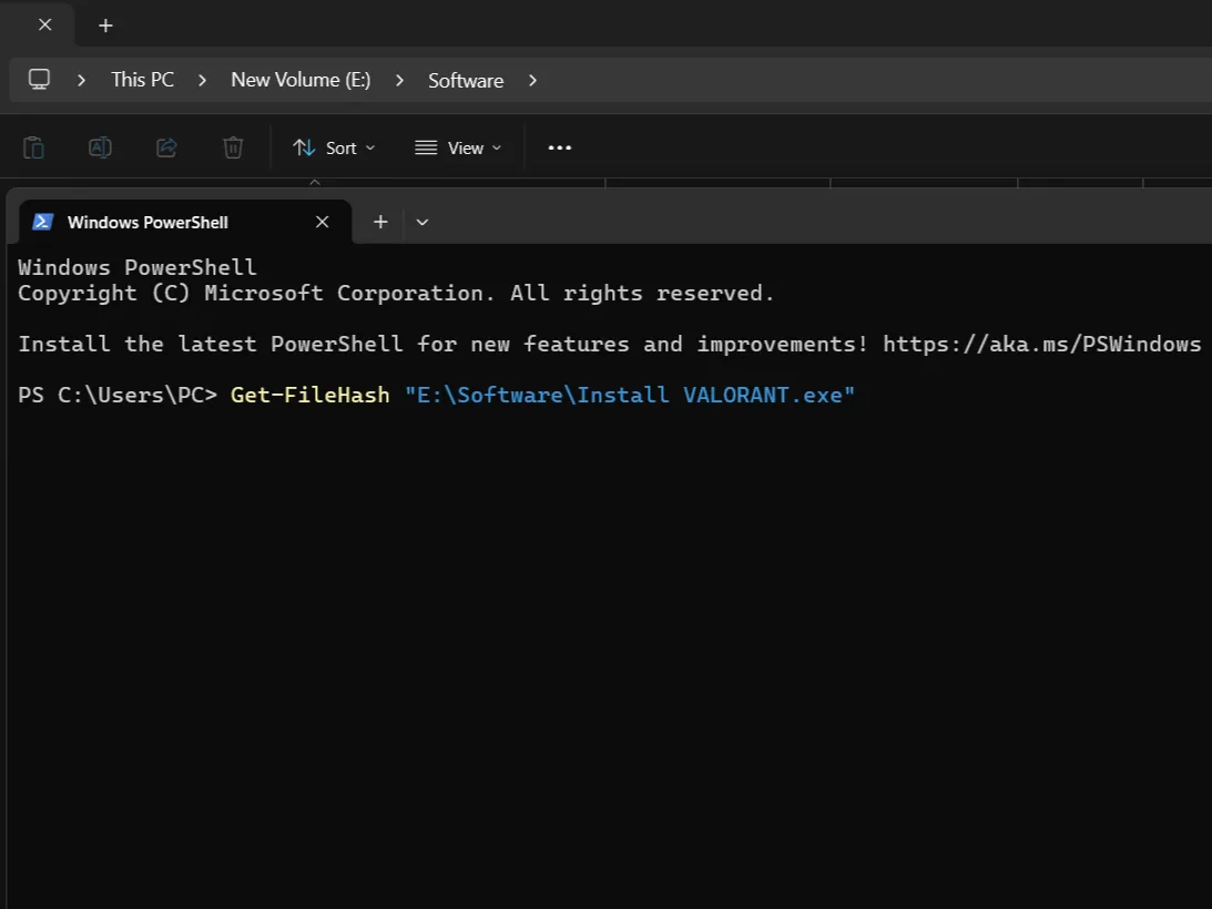 Cửa sổ Windows PowerShell với lệnh Get-FileHash để kiểm tra hàm băm của tệp