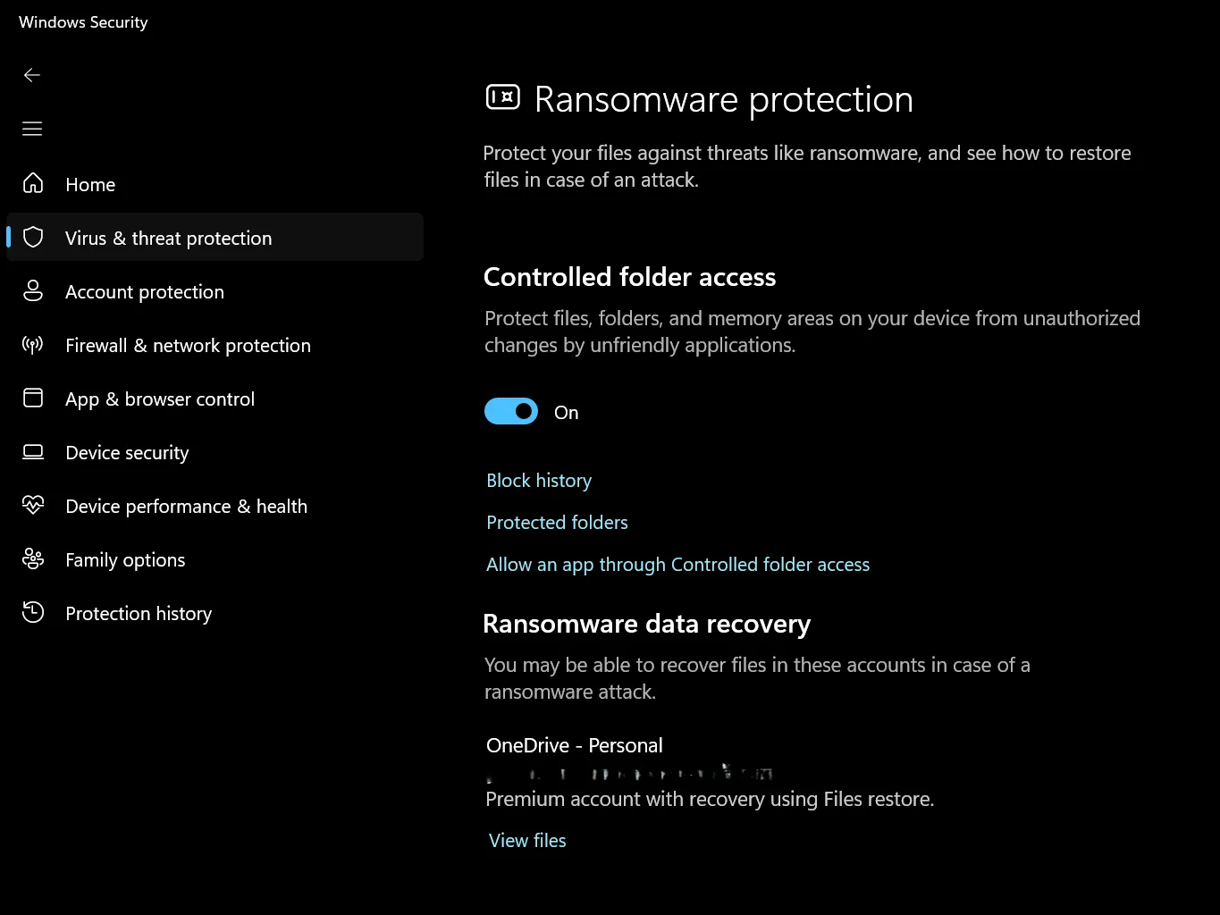 Giao diện Windows Security hiển thị tính năng Bảo vệ chống Ransomware với truy cập thư mục được kiểm soát đã bật