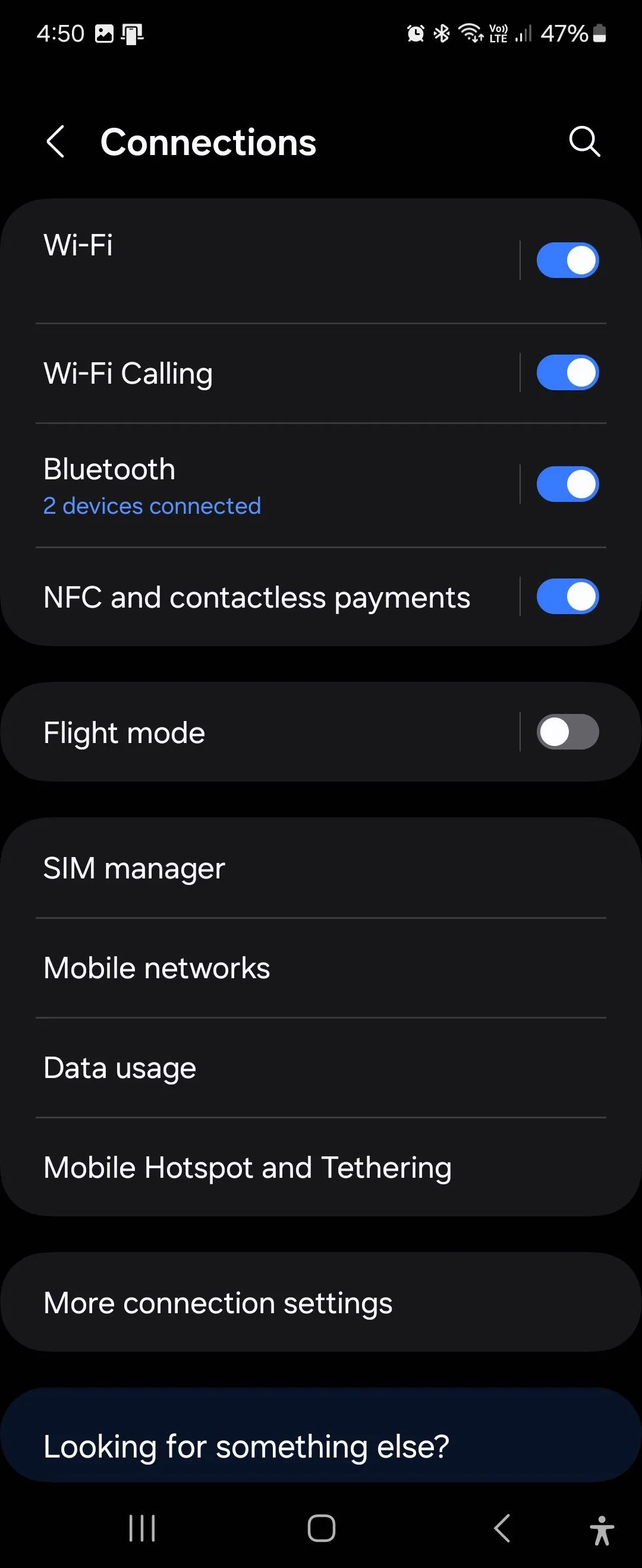 Màn hình cài đặt Kết nối trên One UI 6.12 của Samsung, hiển thị các tùy chọn như Wi-Fi, Bluetooth, và Chế độ máy bay, chuẩn bị cho việc chia sẻ Wi-Fi bằng mã QR.
