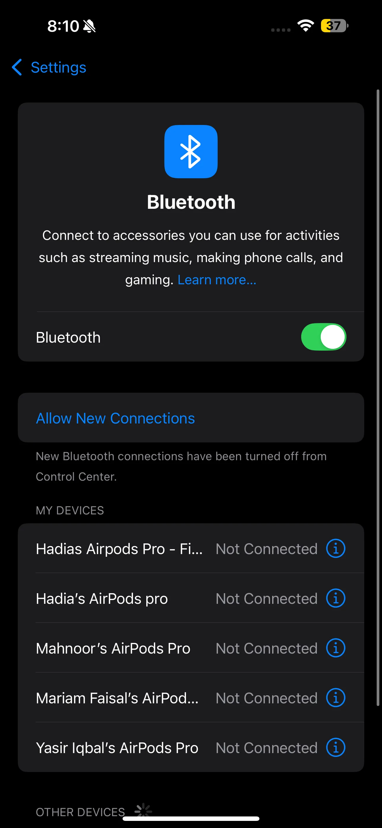 Mục Bluetooth trong ứng dụng Cài đặt iOS hiển thị thông tin AirPods