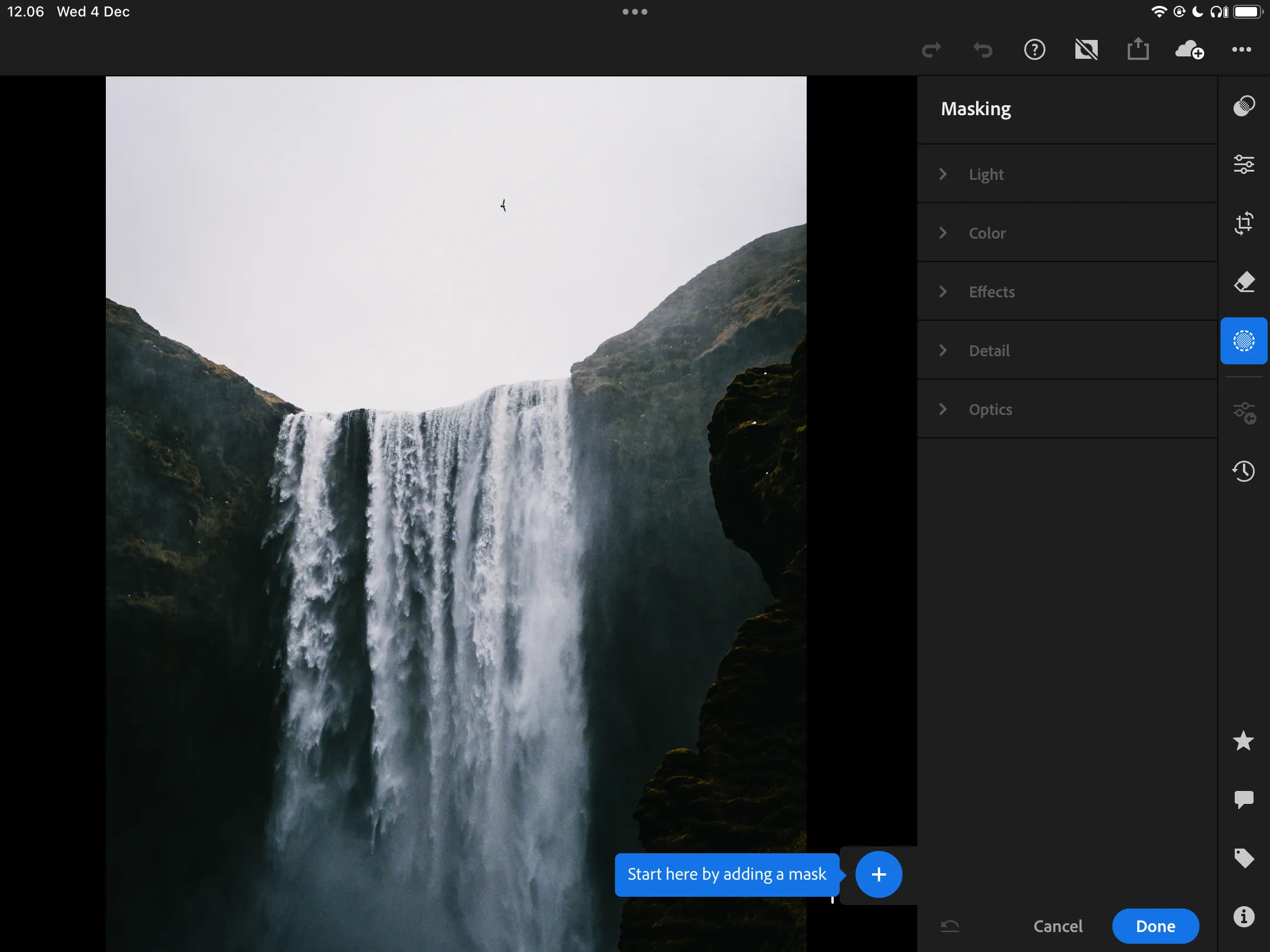 alt: Chọn phiên bản ảnh khác nhau trong ứng dụng Adobe Lightroom CC để chỉnh sửa