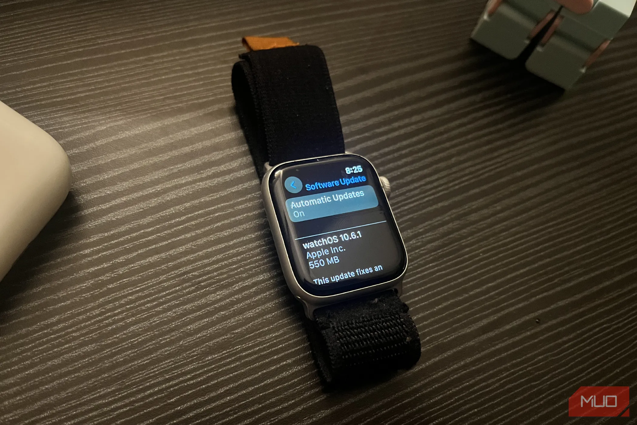 Apple Watch Series 4 trên giao diện cập nhật phần mềm, cho thấy khả năng ngừng hỗ trợ các phiên bản watchOS mới
