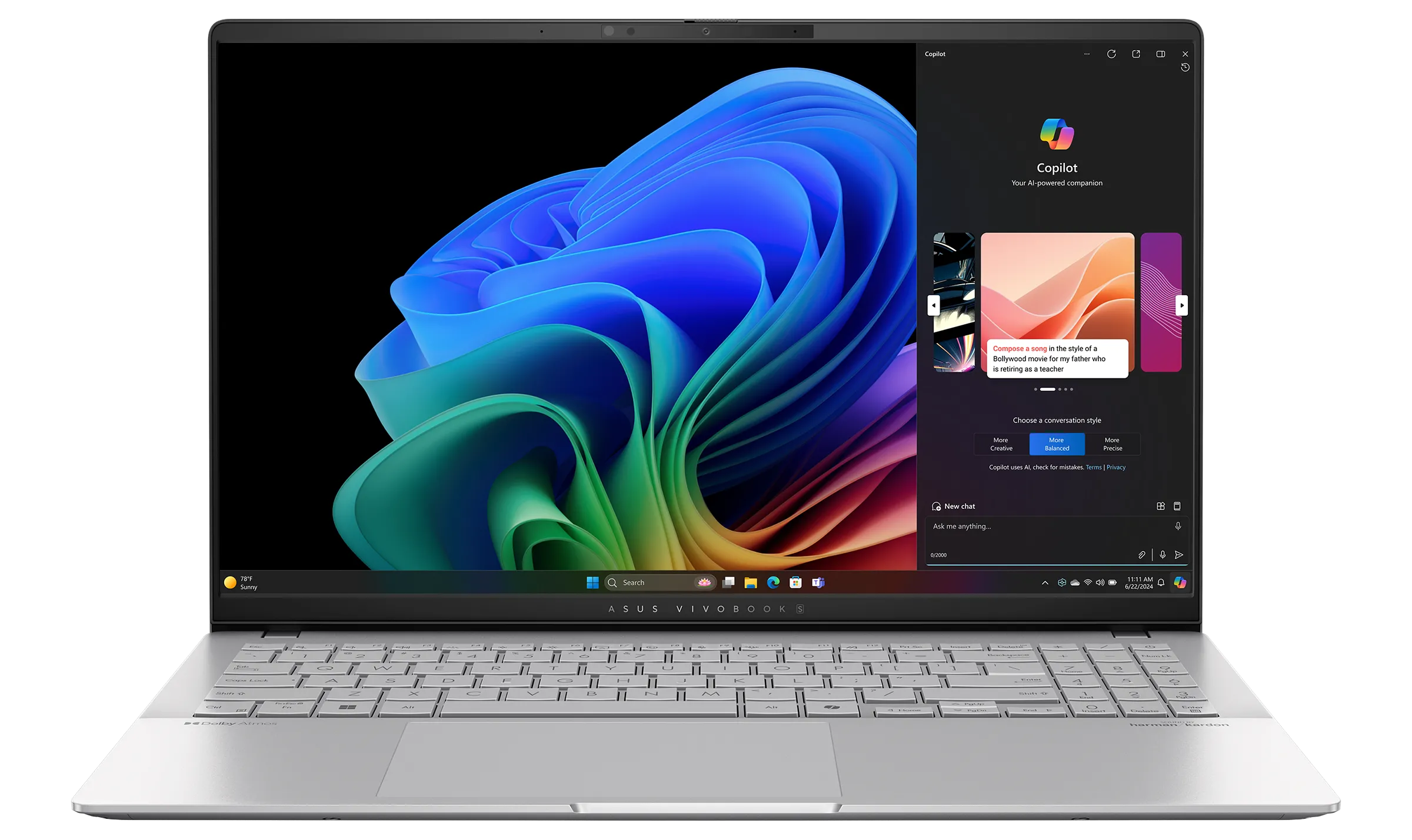 ASUS Vivobook S15 với màn hình OLED sống động và bàn phím đầy đủ