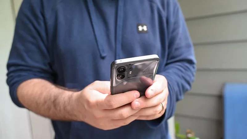 Ba chiếc điện thoại Samsung Galaxy Z Fold5 thể hiện đa dạng trải nghiệm người dùng với Wi-Fi