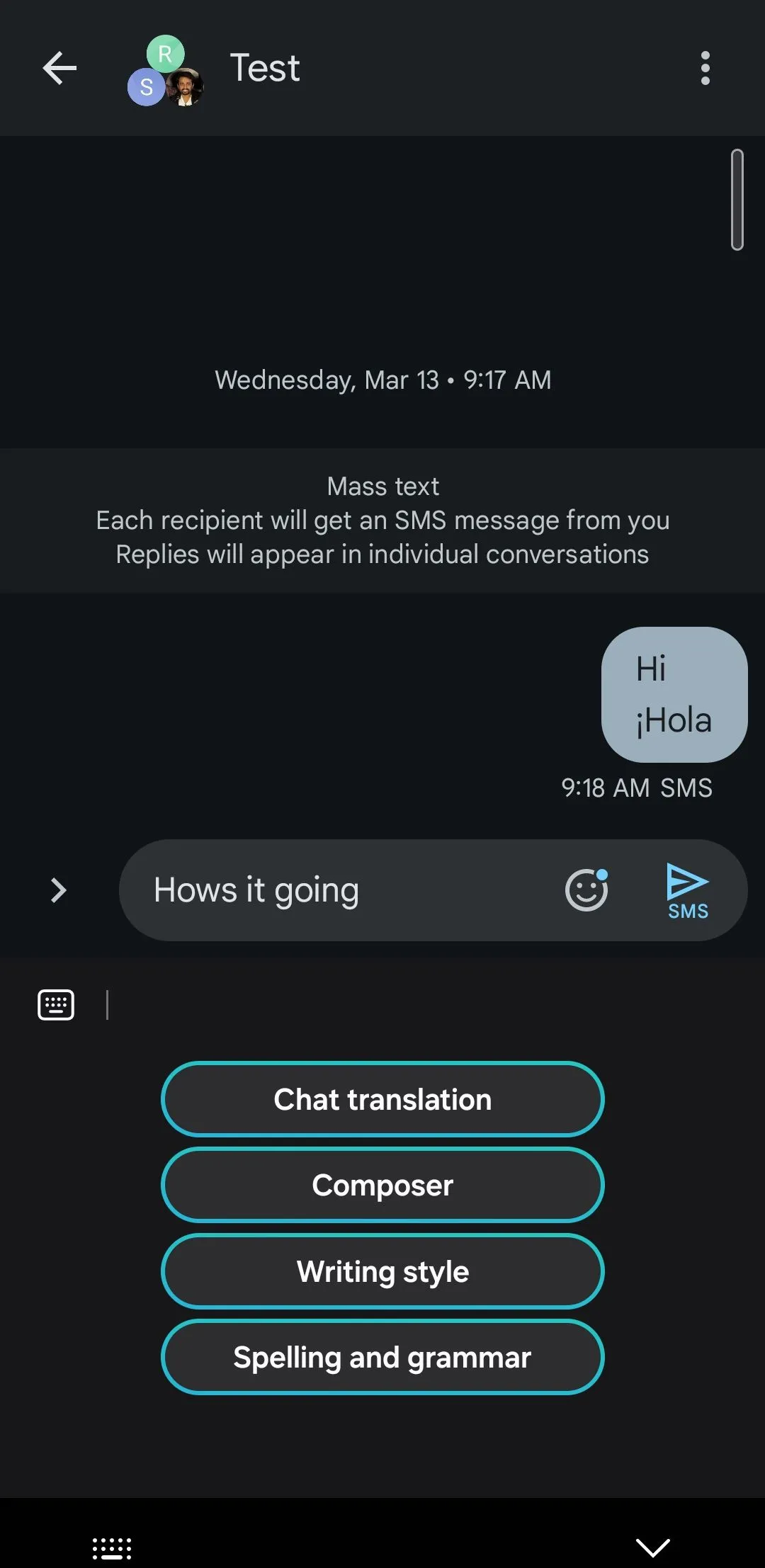 Bàn phím Samsung hiển thị tính năng kiểm tra ngữ pháp và chính tả của Chat Assist, hỗ trợ người dùng soạn tin nhắn thông minh hơn
