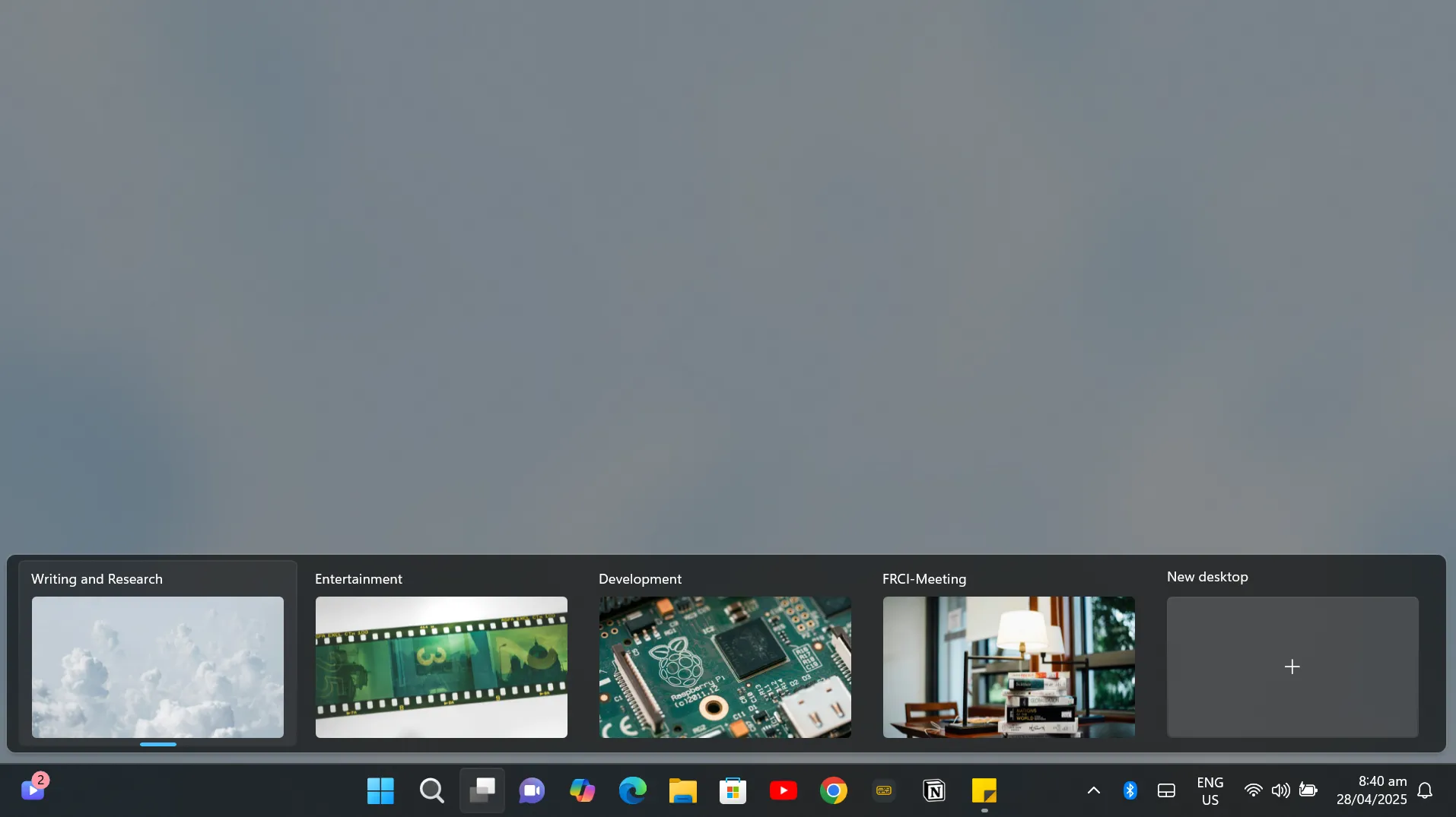 Các màn hình ảo (Virtual Desktops) khác nhau được sắp xếp trên Windows