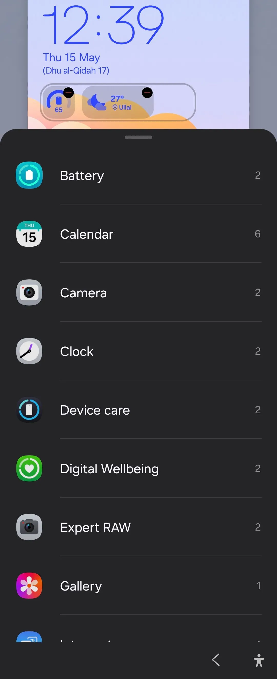 Các widget màn hình khóa mini mới trên Galaxy Z Flip 6 với One UI 7