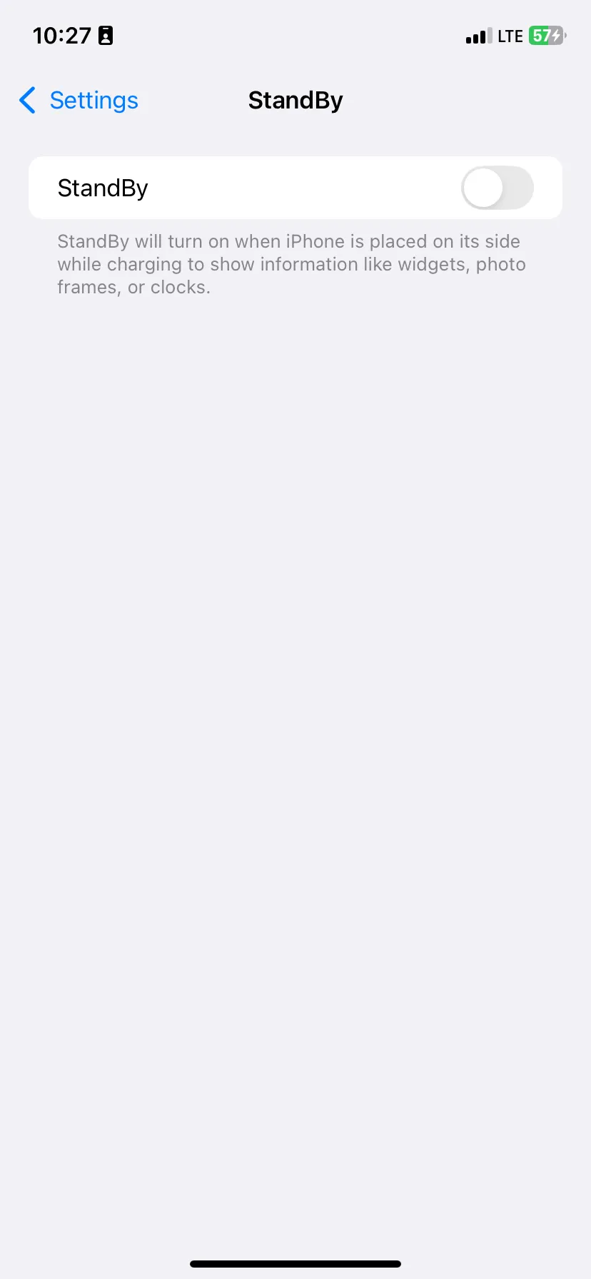 Cài đặt chế độ StandBy của iPhone đã tắt, cho thấy nút gạt StandBy ở vị trí &quot;Tắt&quot; để vô hiệu hóa tính năng