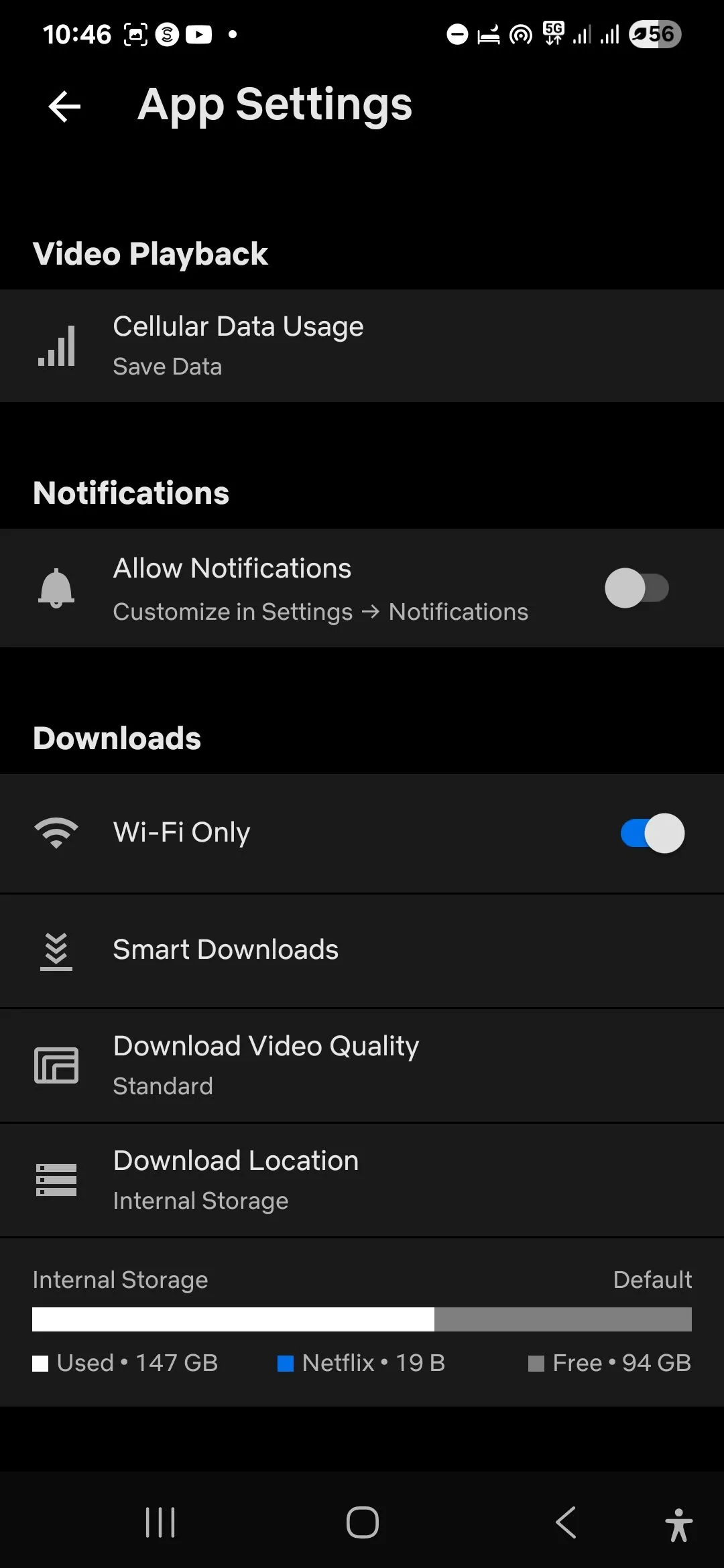 Cài đặt tải xuống trong ứng dụng Netflix trên thiết bị Android, nơi người dùng có thể tùy chỉnh chất lượng video và vị trí lưu trữ nội dung đã tải.