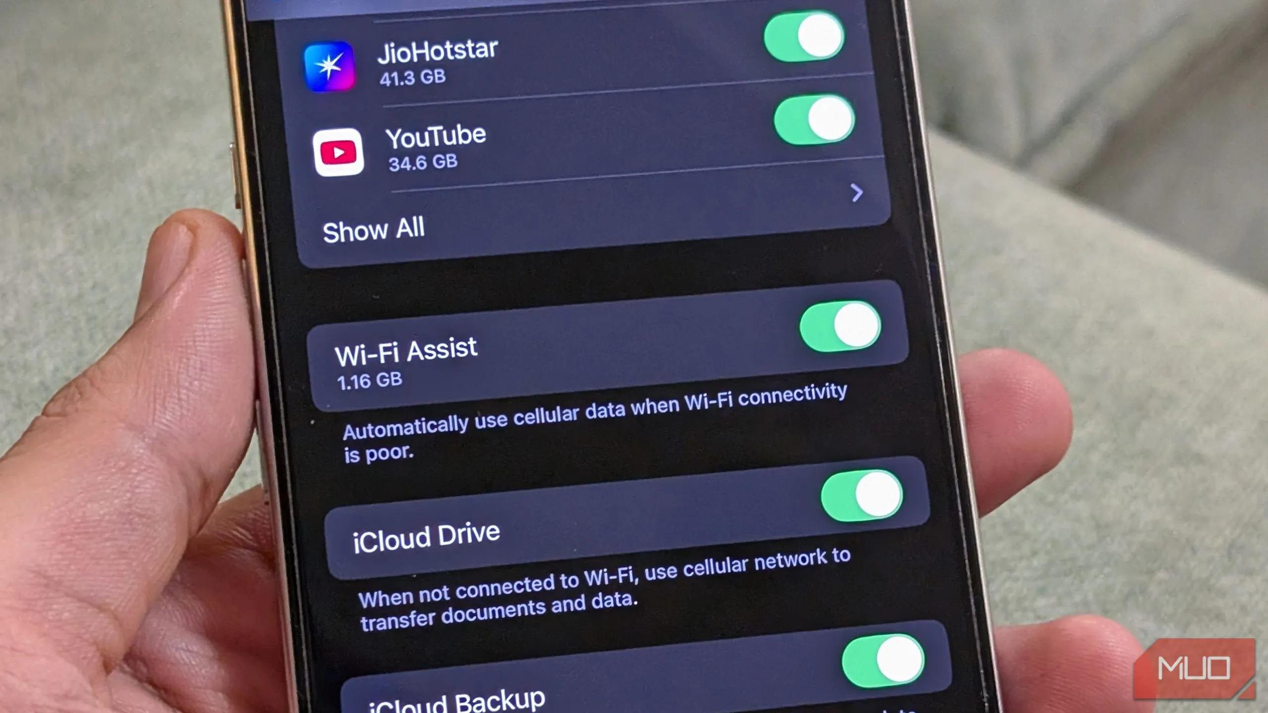 Cài đặt Wi-Fi Assist trên iPhone
