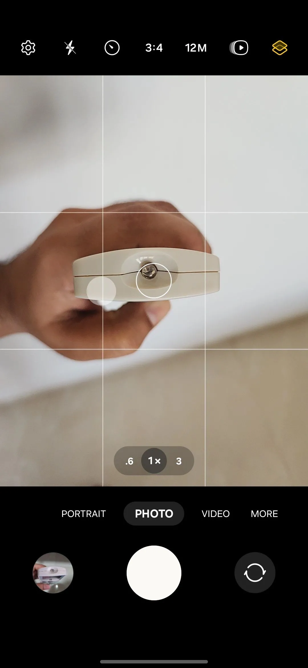 Camera điện thoại Android hiển thị cảm biến IR của điều khiển từ xa