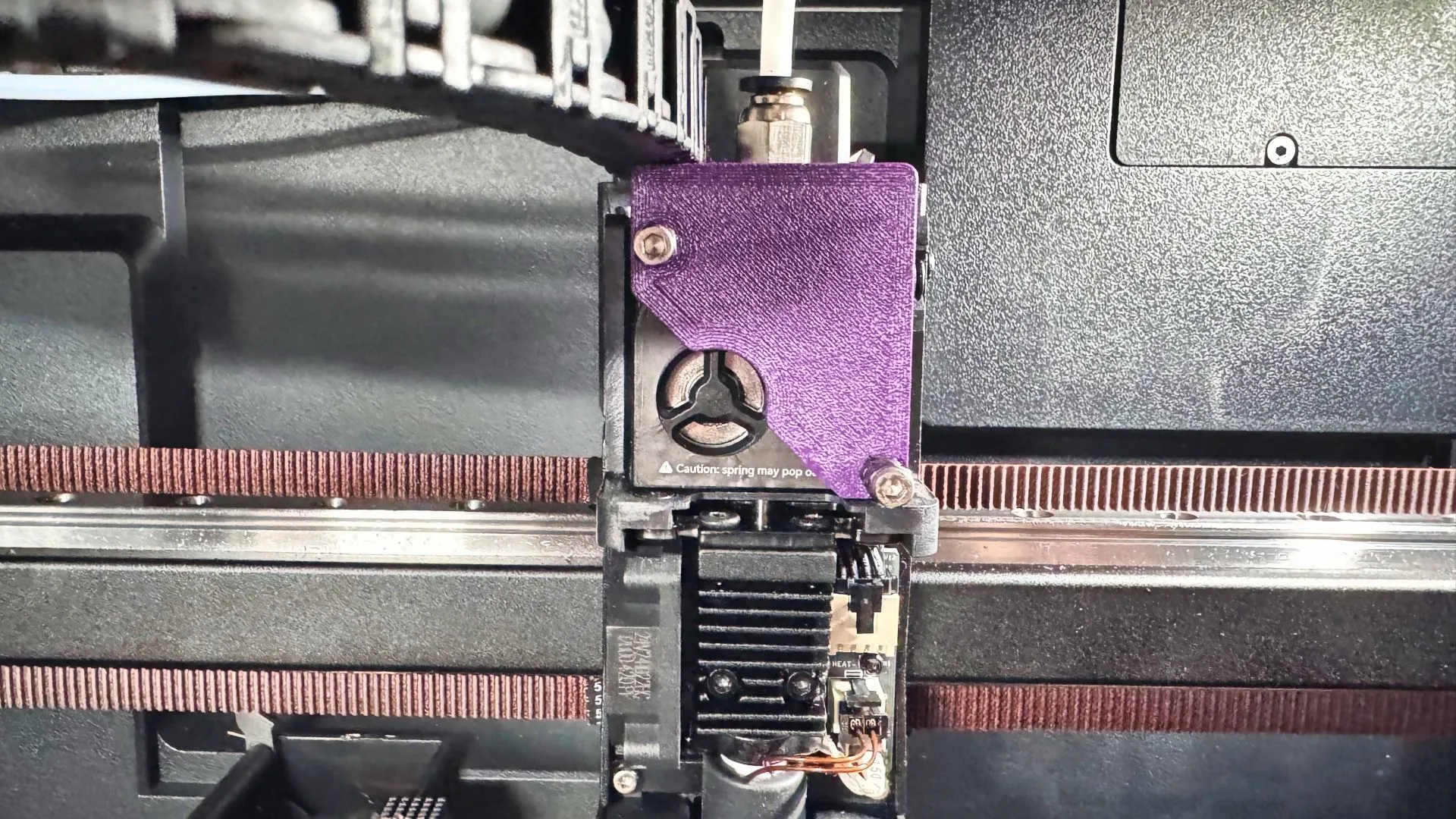 Chi tiết bộ phận extruder thay thế được in để khắc phục lỗi Creality K2 Plus