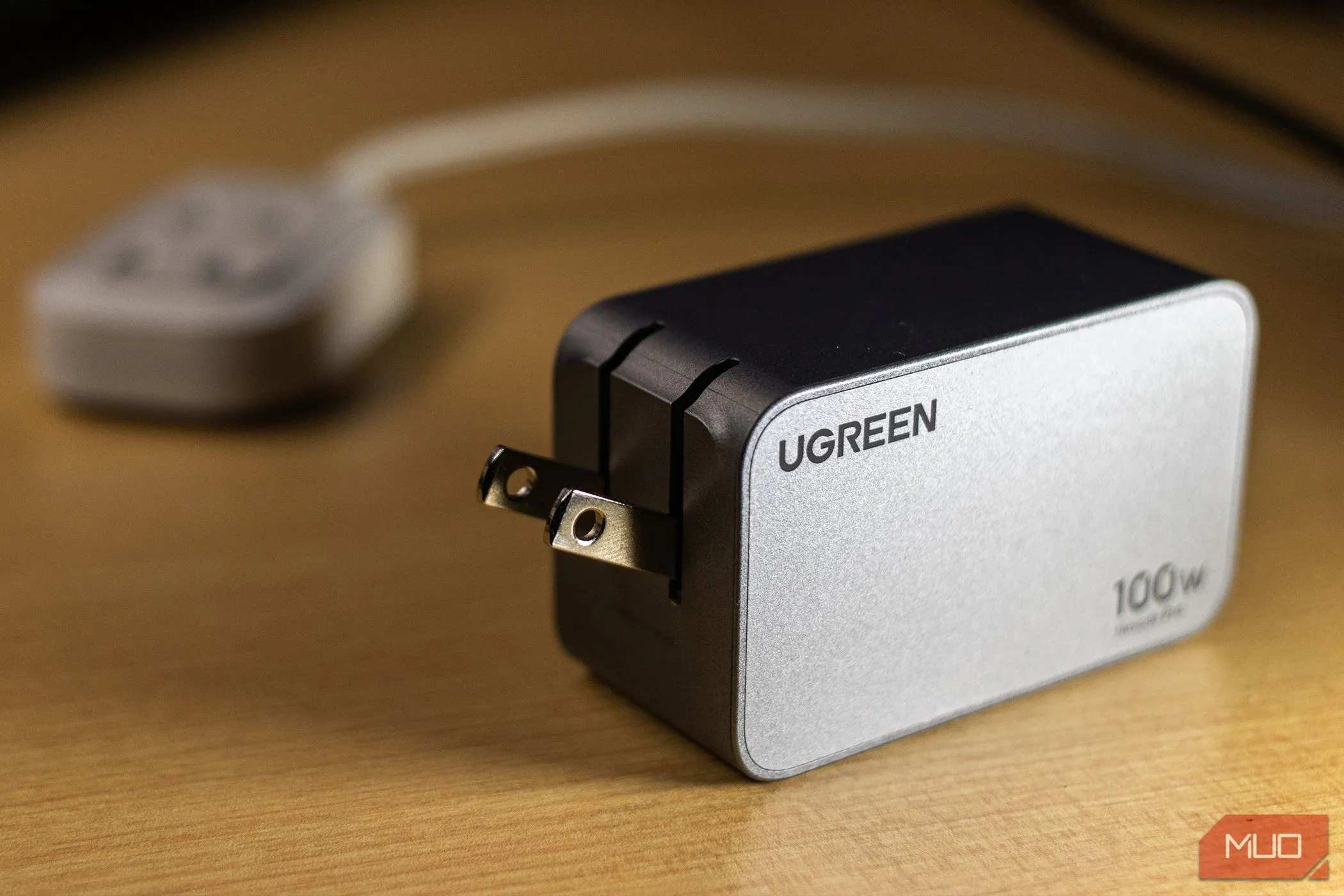 Củ sạc nhanh USB-C Ugreen Nexode Pro 100W nhỏ gọn với phích cắm gập