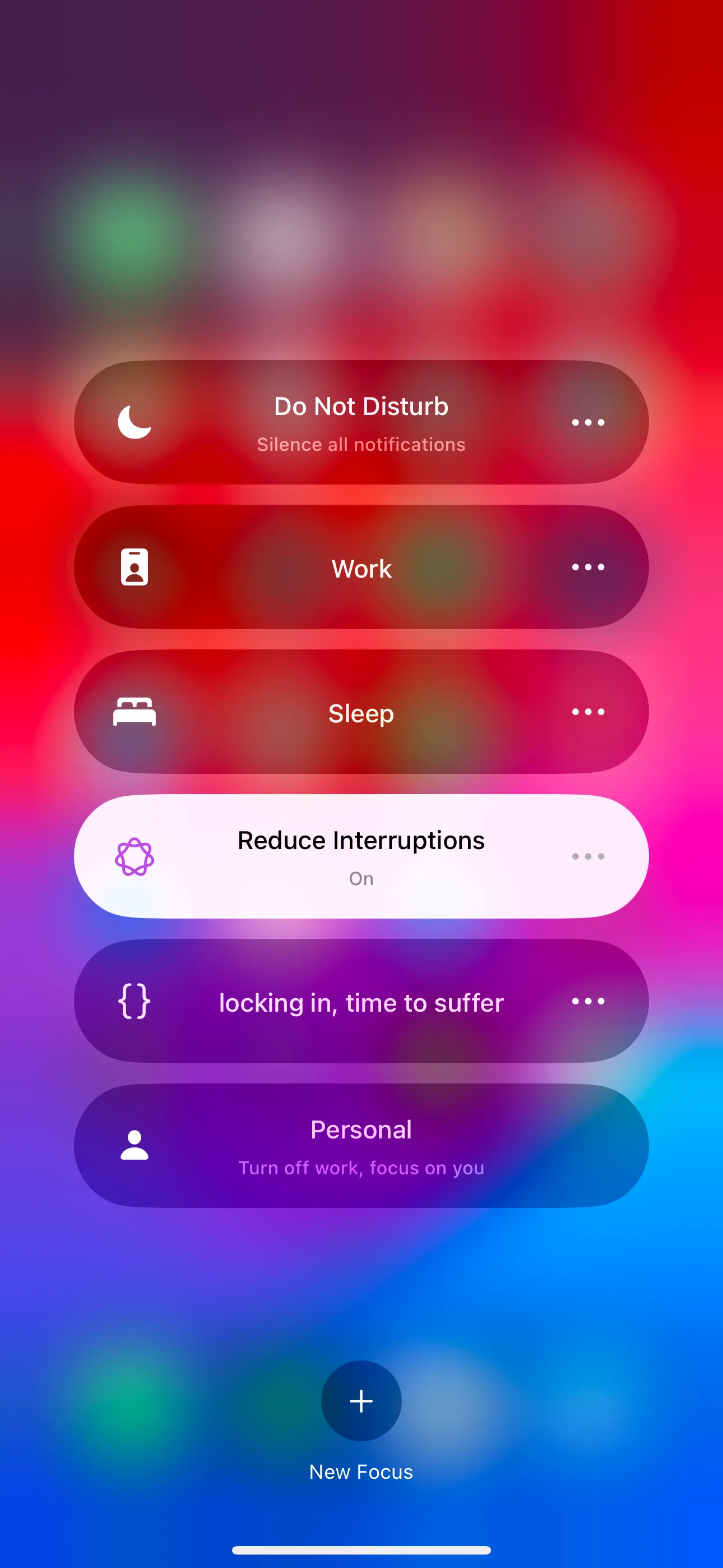 Danh sách các Chế Độ Tập Trung trong Trung tâm điều khiển iPhone, hiển thị tùy chọn 'Giảm Gián Đoạn' (Reduce Interruptions).