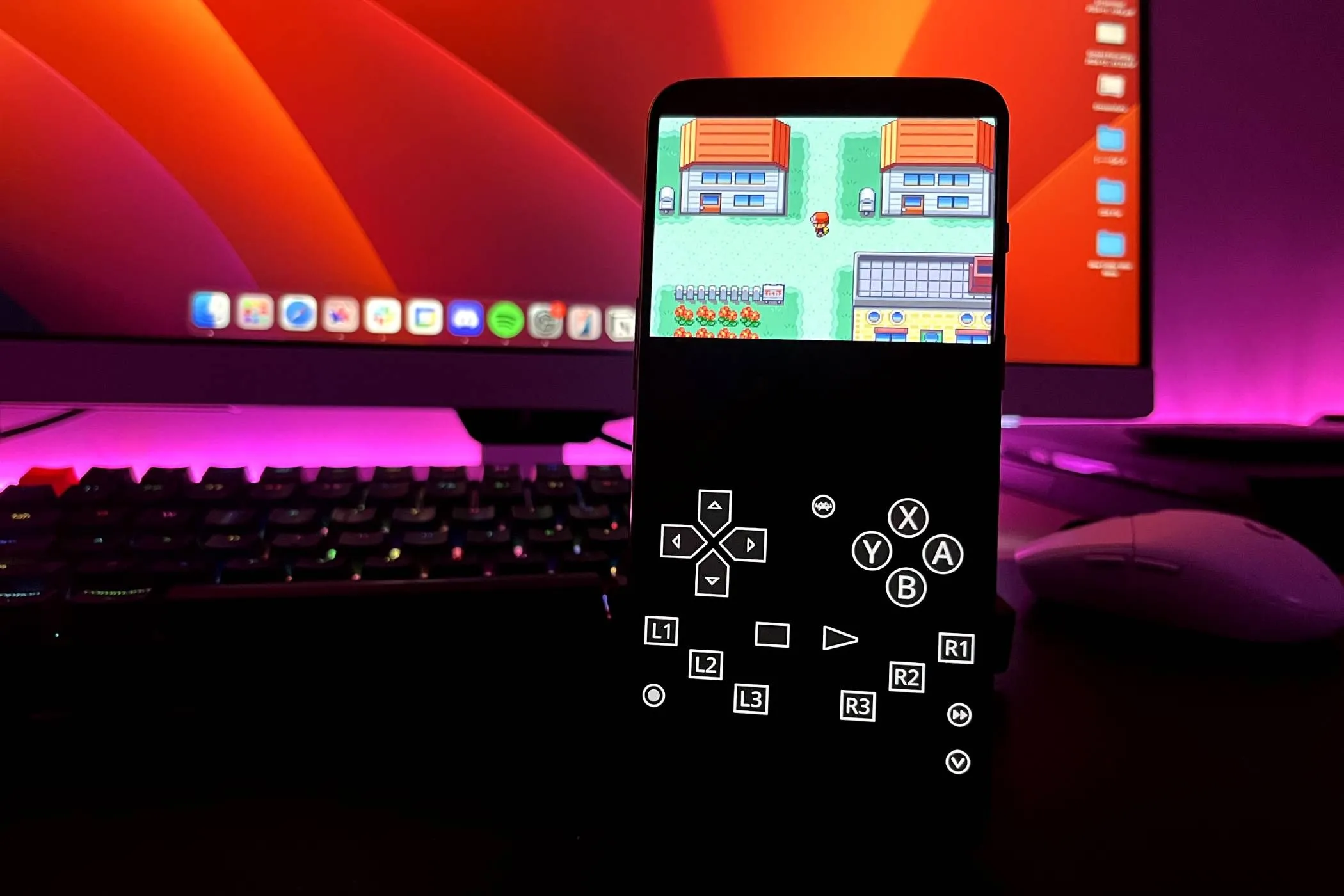 Điện thoại Android đang chạy game Pokémon Fire Red qua trình giả lập RetroArch, thể hiện khả năng biến điện thoại cũ thành máy chơi game cầm tay.