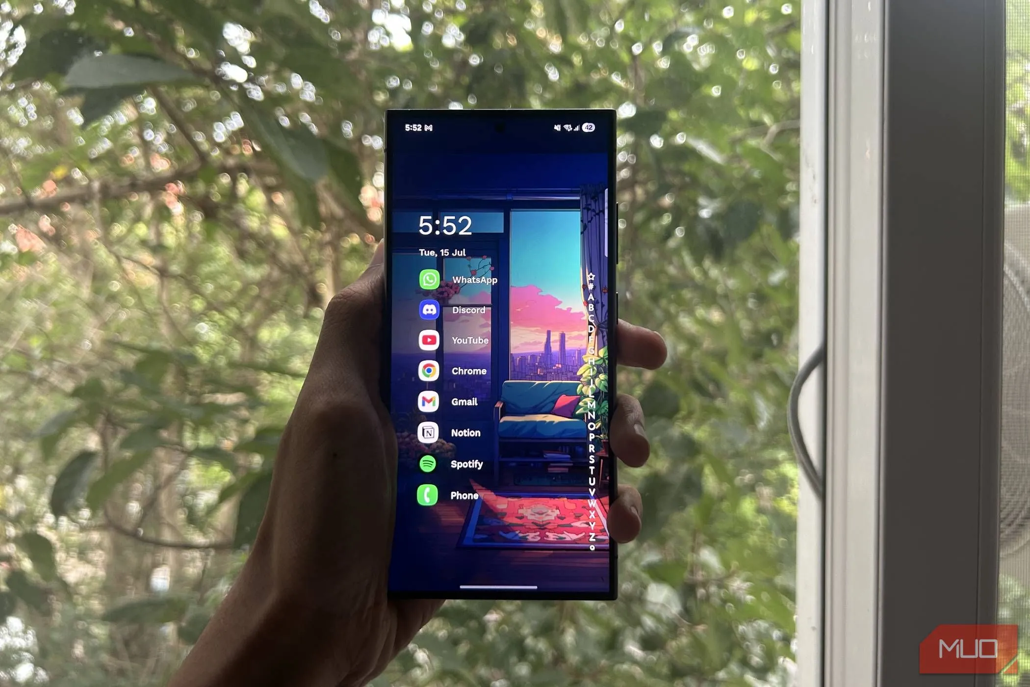 Điện thoại Samsung Galaxy S24 Ultra hiển thị giao diện tùy chỉnh với Niagara Launcher