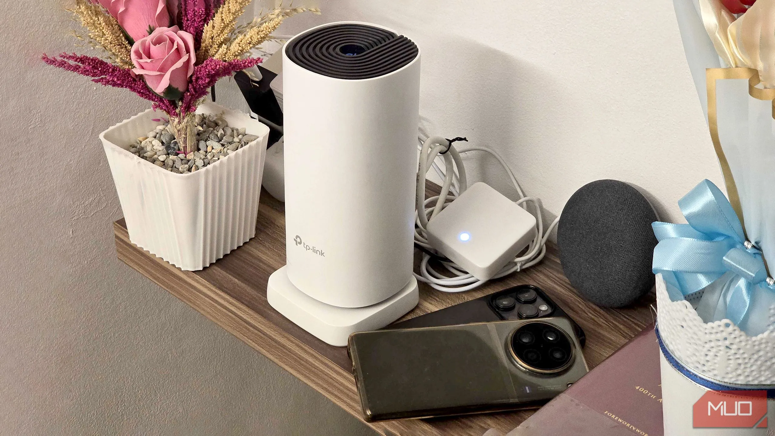 Điện thoại thông minh kết nối với mạng Wi-Fi khách (Guest Wi-Fi)