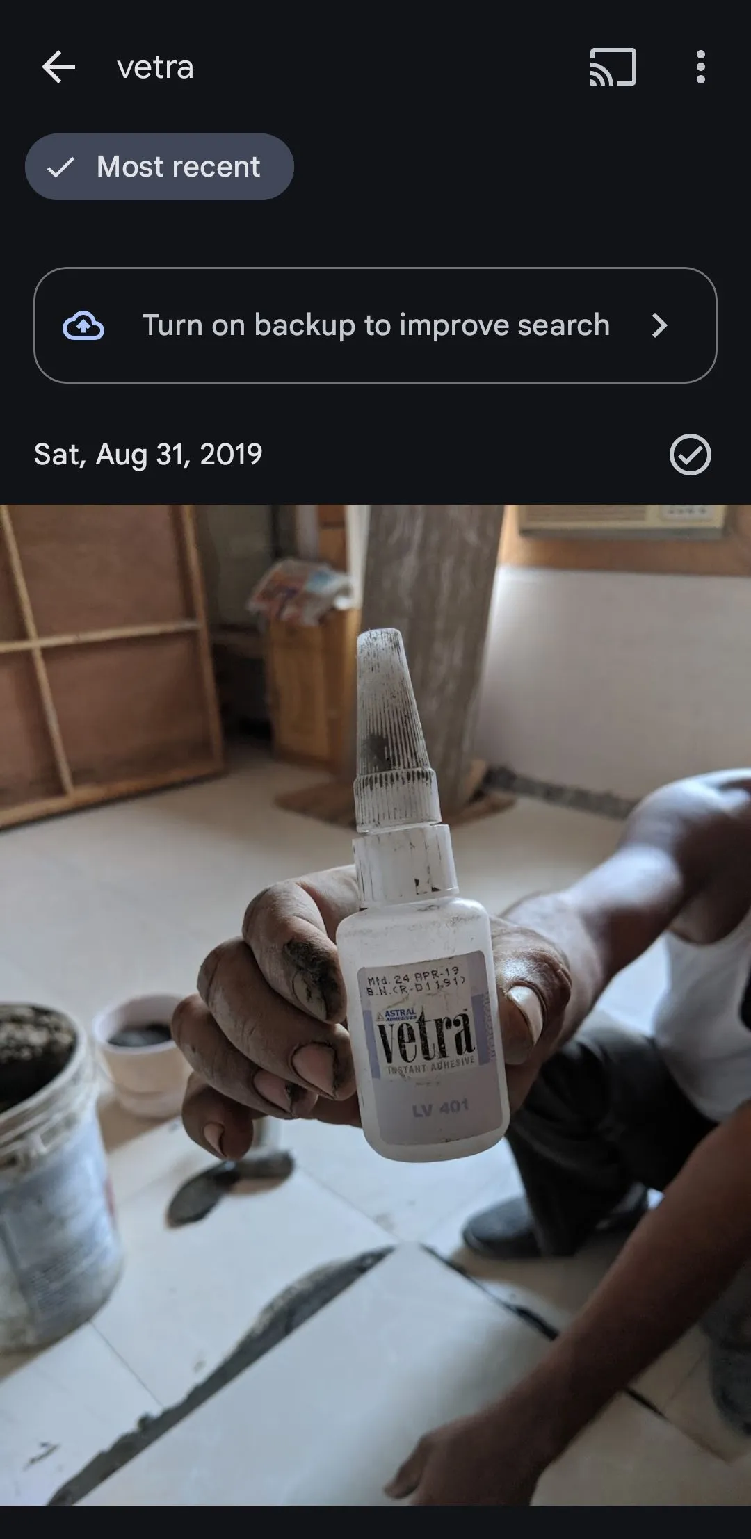 Giao diện Google Photos hiển thị ảnh có chứa văn bản &quot;vetra&quot; được tìm thấy bằng OCR