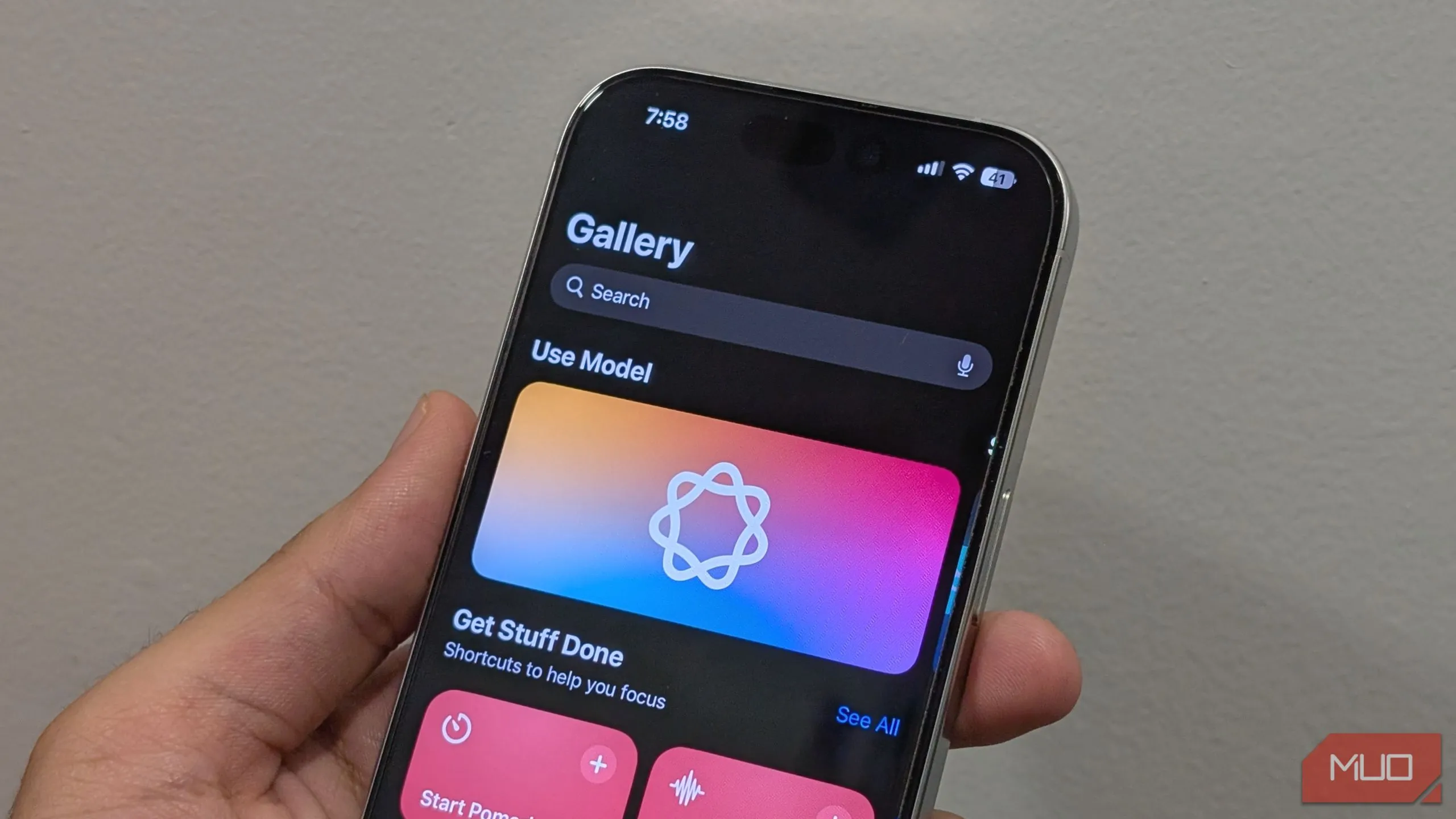 Giao diện ứng dụng Phím tắt trong iOS 26 với các tùy chọn tạo phím tắt AI mới