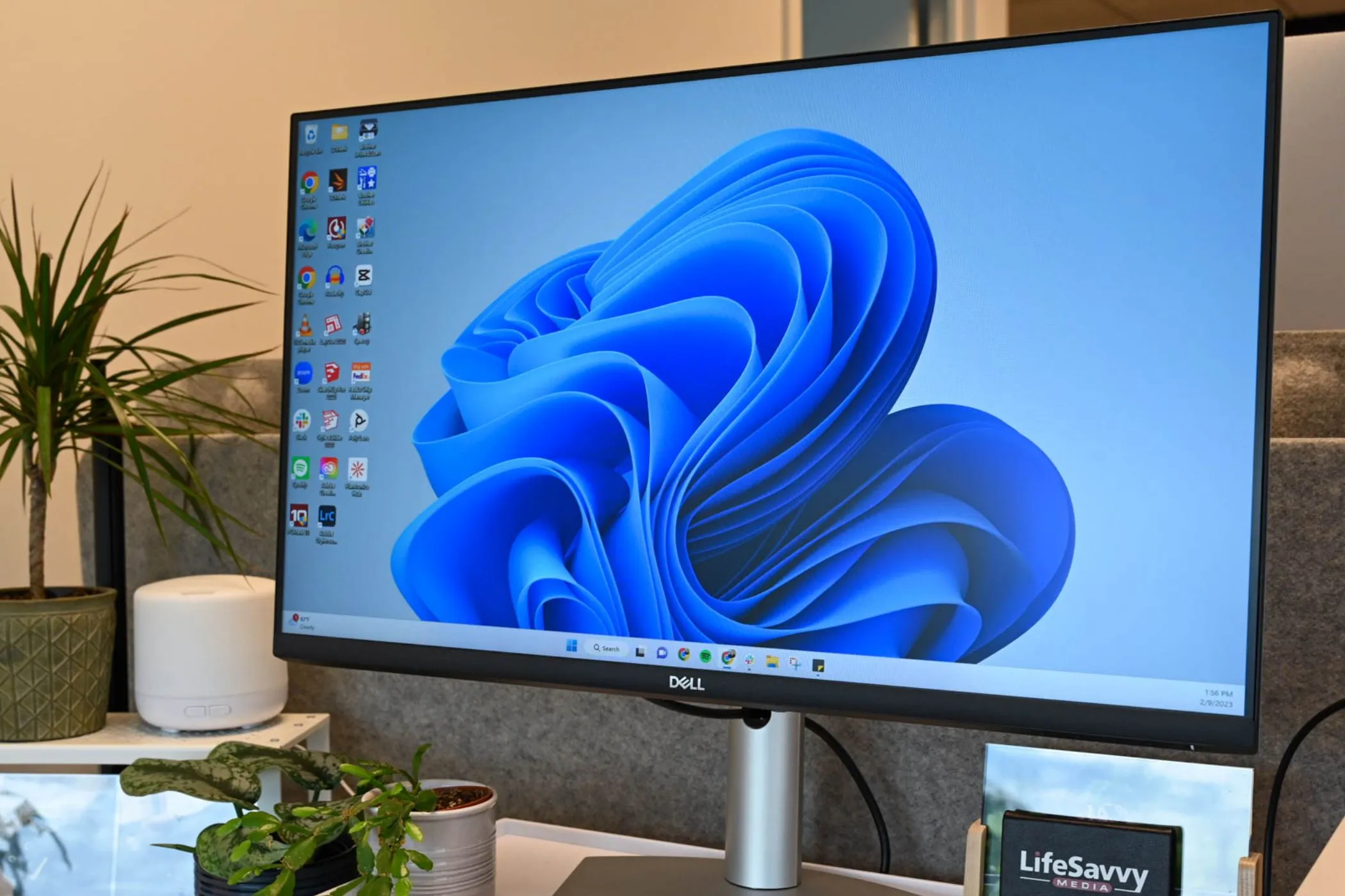 Hệ thống máy tính chạy Windows với các tệp tin được quản lý an toàn khi hiển thị đuôi file