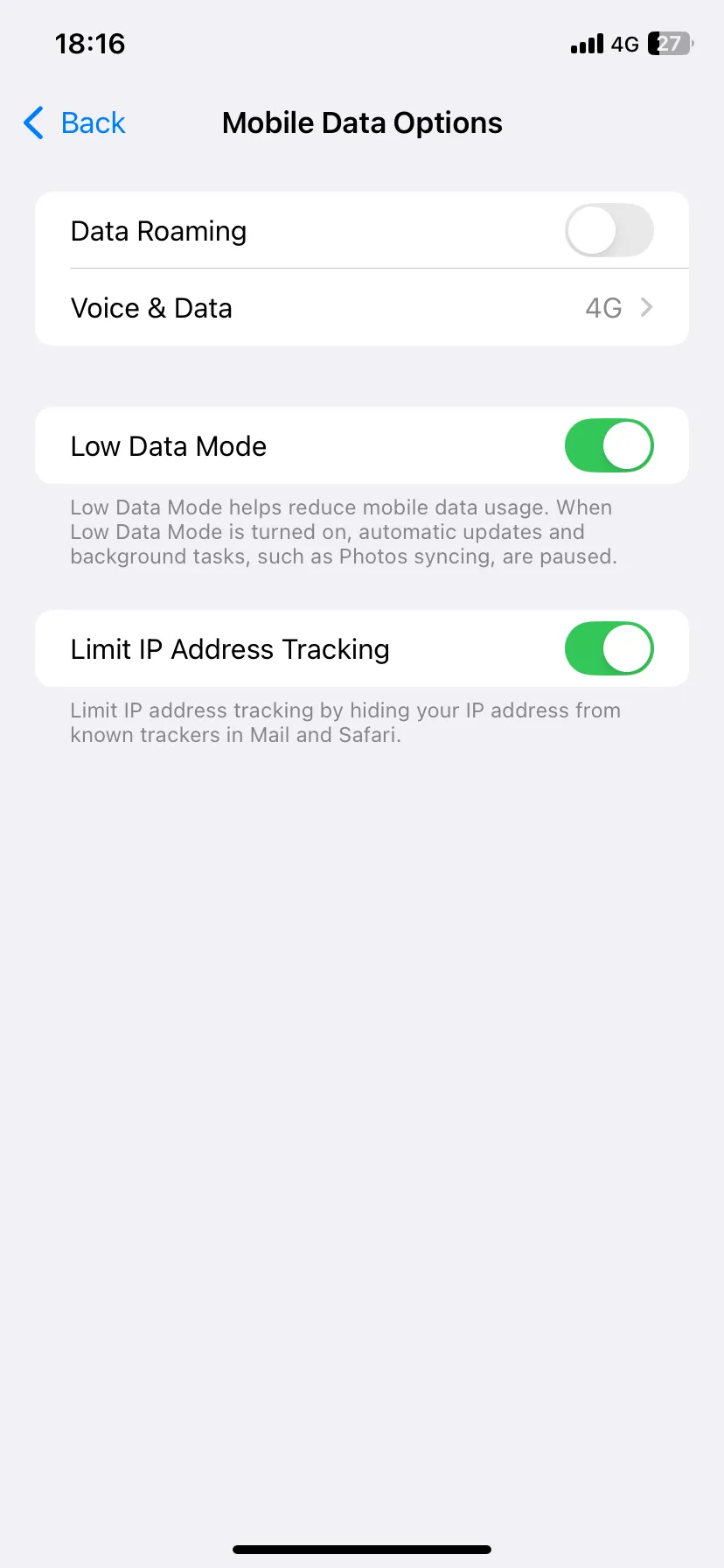 Hiển thị Chế độ Dữ liệu thấp đang bật trên iPhone, có thể ảnh hưởng đến cập nhật email