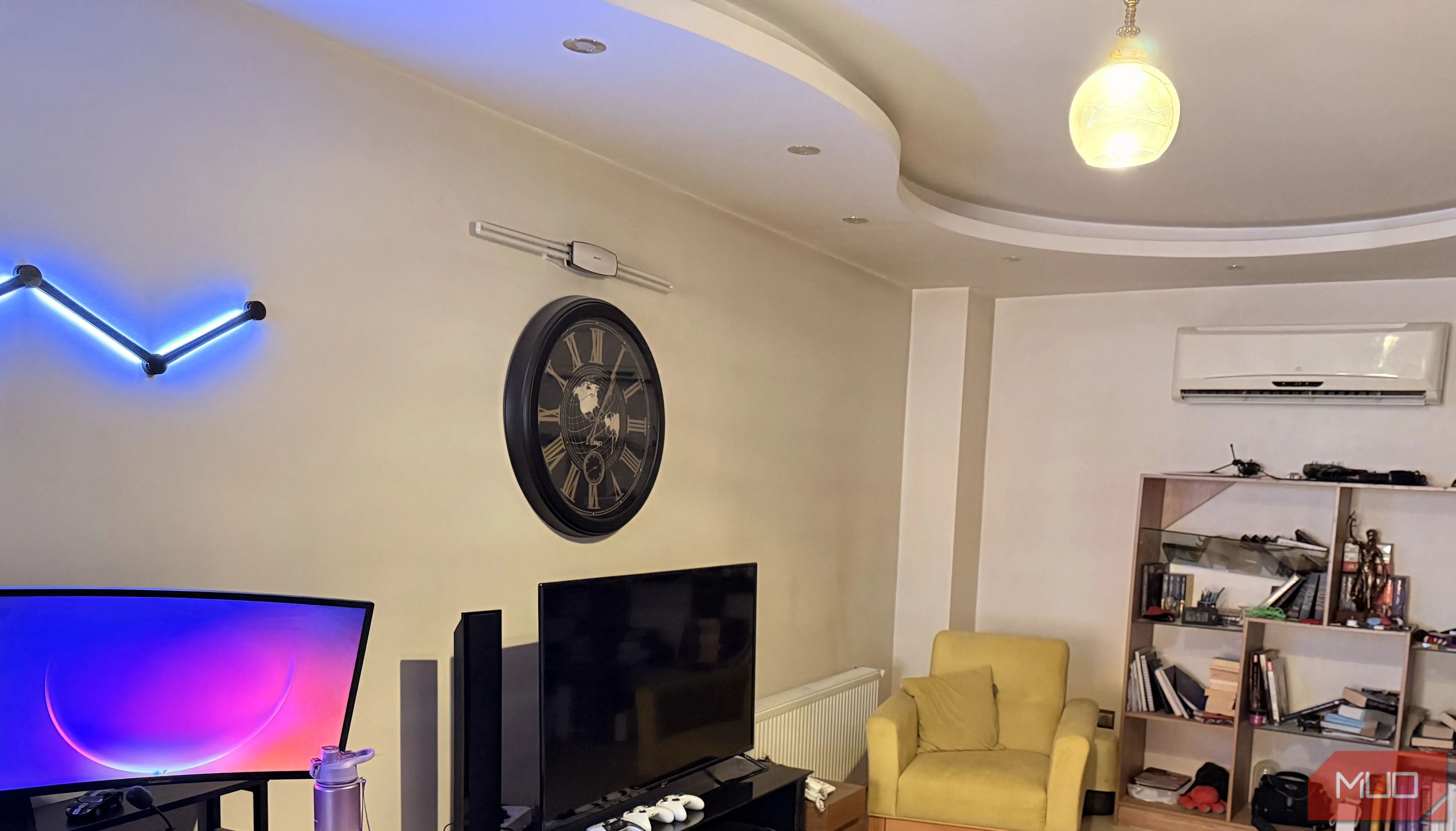 Hình ảnh phòng khách rõ nét chụp bằng điện thoại sau khi đã vệ sinh ống kính