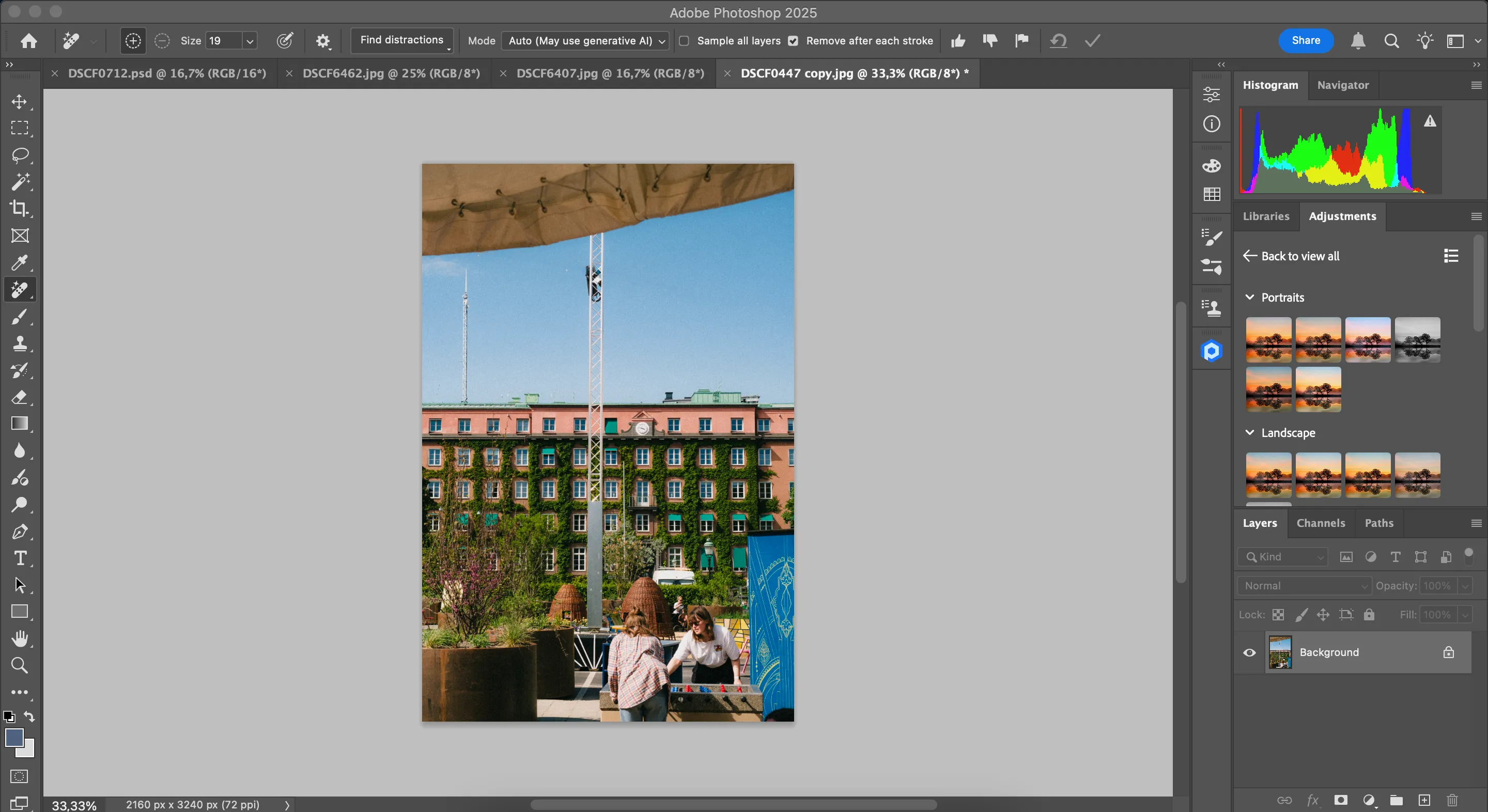 Kết quả sau khi xóa cáp trong Photoshop