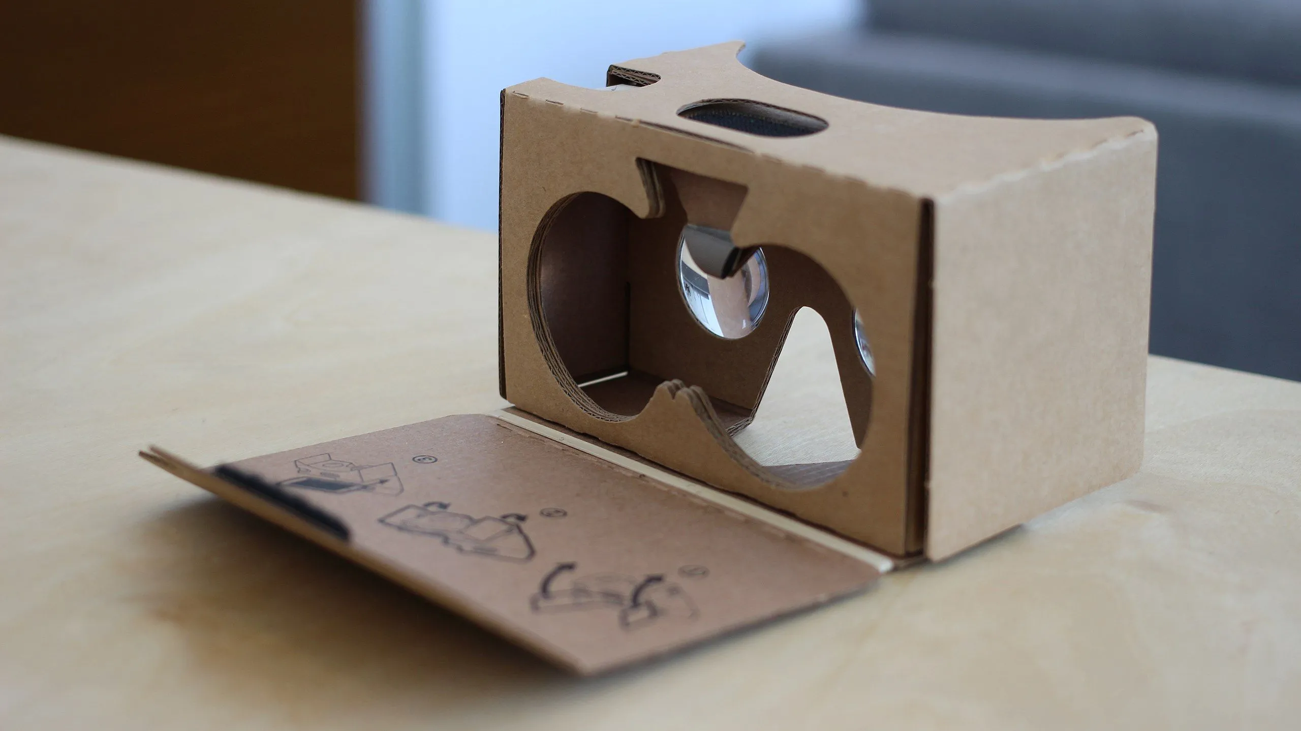 Kính Google Cardboard VR và điện thoại