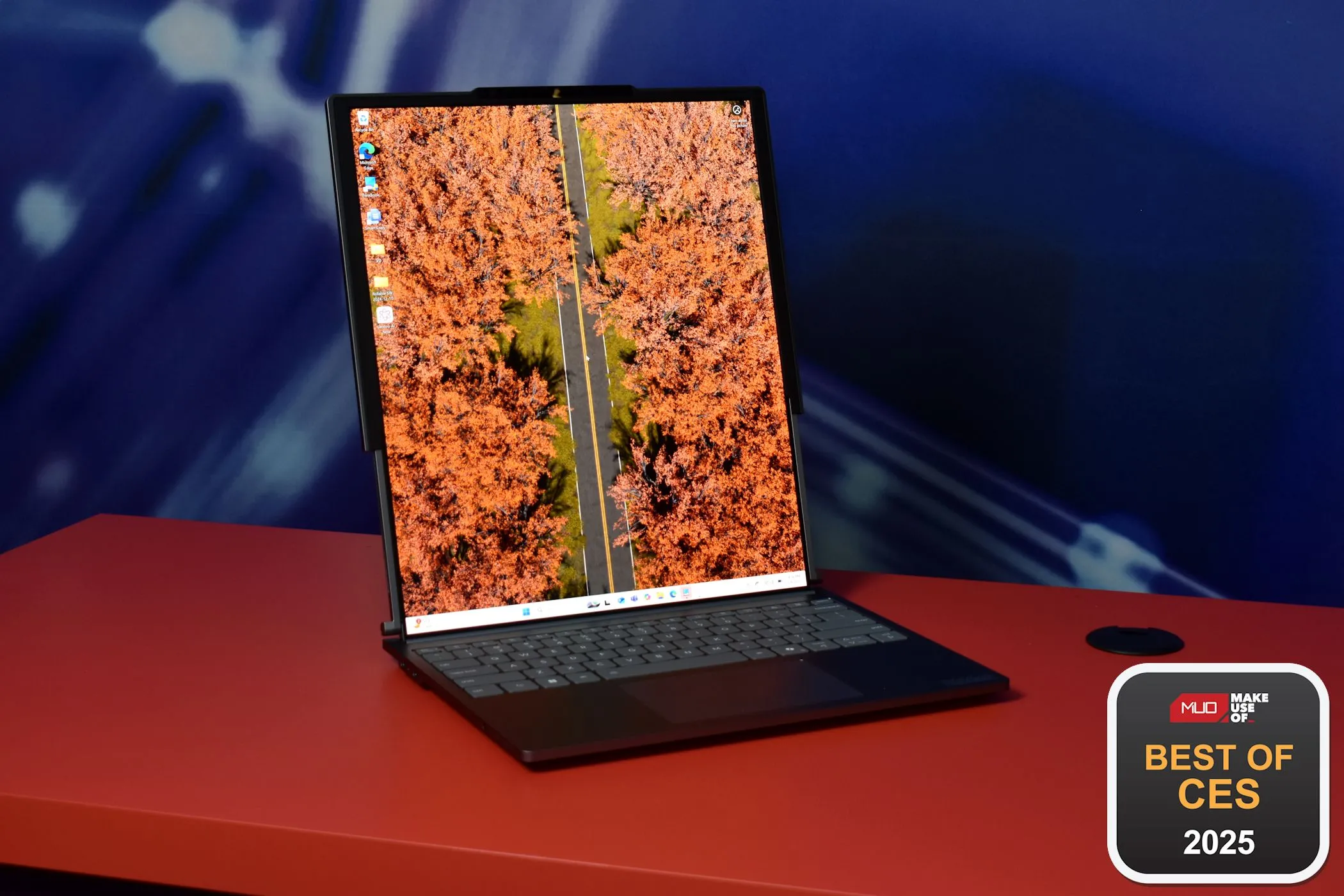 Laptop Lenovo ThinkBook Plus Gen 6 Rollable với màn hình cuộn độc đáo