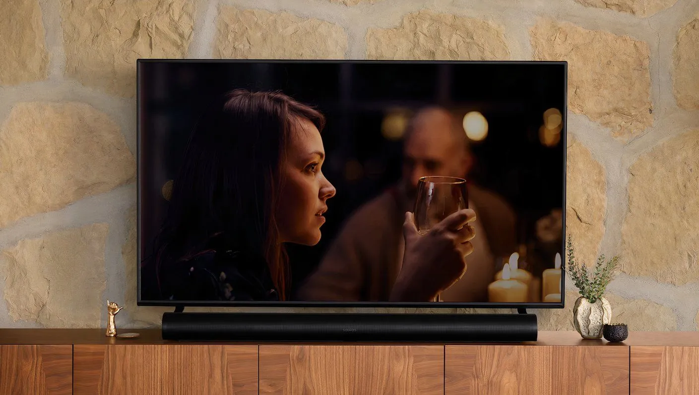 Loa soundbar Sonos Arc màu đen, một lựa chọn cao cấp cho âm thanh vòm Dolby Atmos trong không gian mở