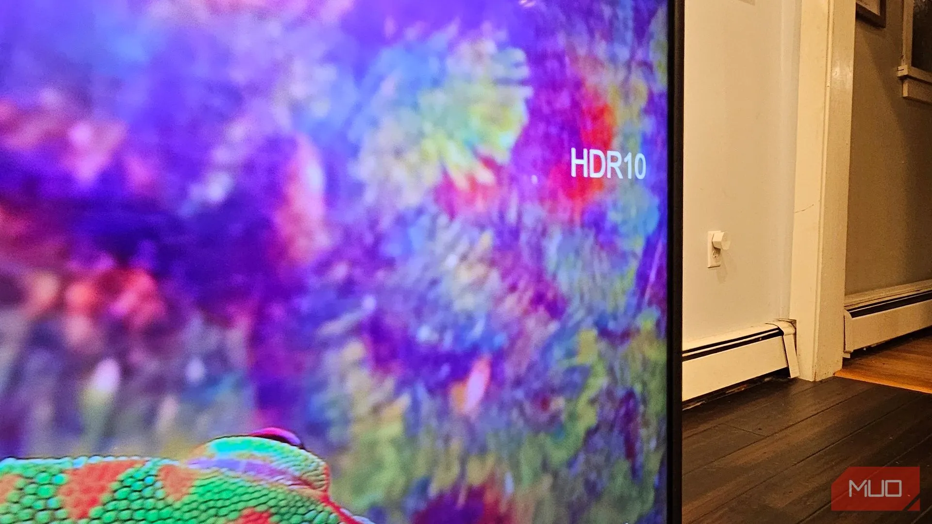 Logo HDR10 hiển thị trên màn hình Smart TV Vizio khi chế độ HDR được kích hoạt
