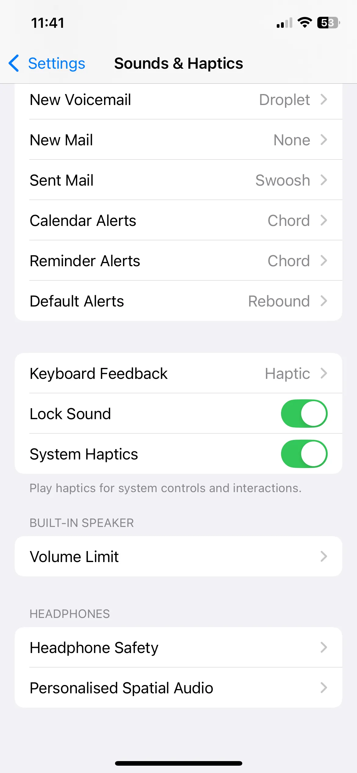 Màn hình Âm thanh &amp; Cảm ứng trong ứng dụng Cài đặt iPhone để tắt rung hệ thống