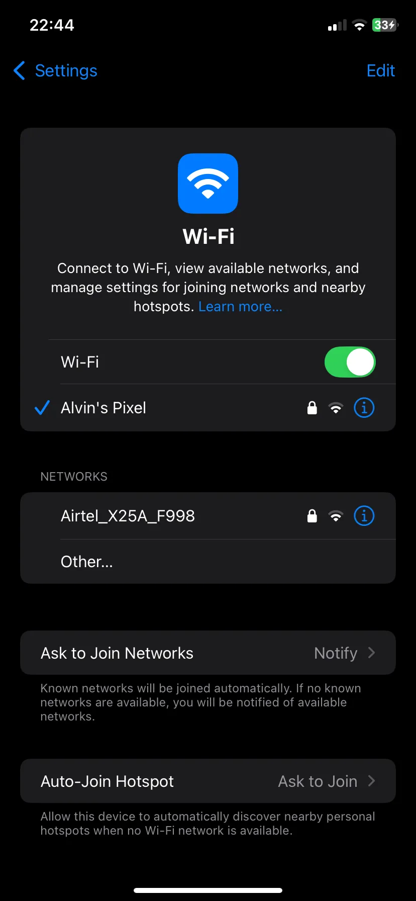 Màn hình cài đặt Wi-Fi trên iOS, minh họa cách bật Chế độ dữ liệu thấp để giảm tiêu thụ dữ liệu khi kết nối hotspot.