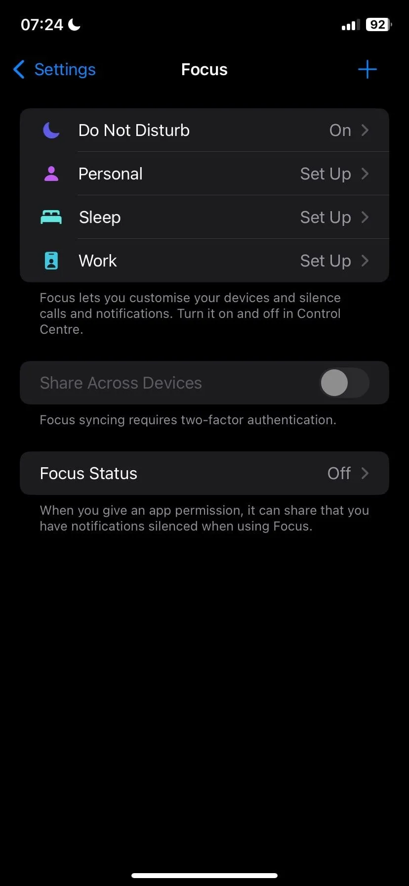 Màn hình Chế độ Tập trung trên iPhone hiển thị các tùy chọn Không làm phiền, Cá nhân, Ngủ, và Công việc