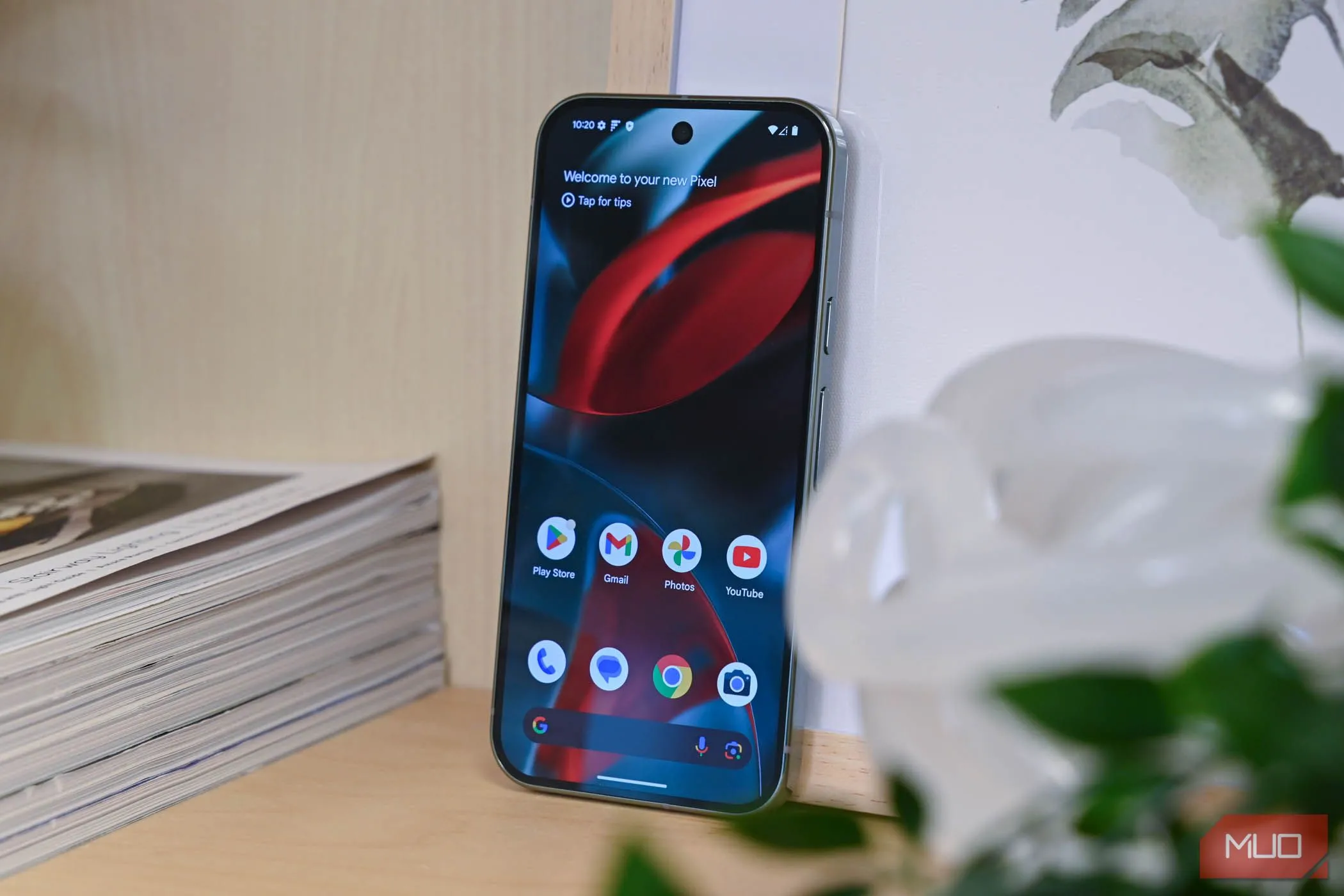 Màn hình chính Google Pixel 9 Pro với giao diện tối giản và tiện ích