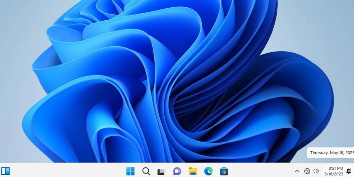 Màn hình desktop Windows 11 hoạt động trên hệ thống không hỗ trợ