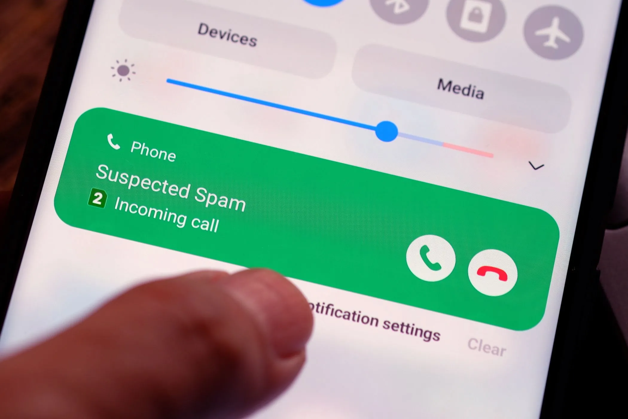 Màn hình điện thoại Android hiển thị cuộc gọi bị nghi ngờ là spam, minh họa vấn đề cuộc gọi rác.