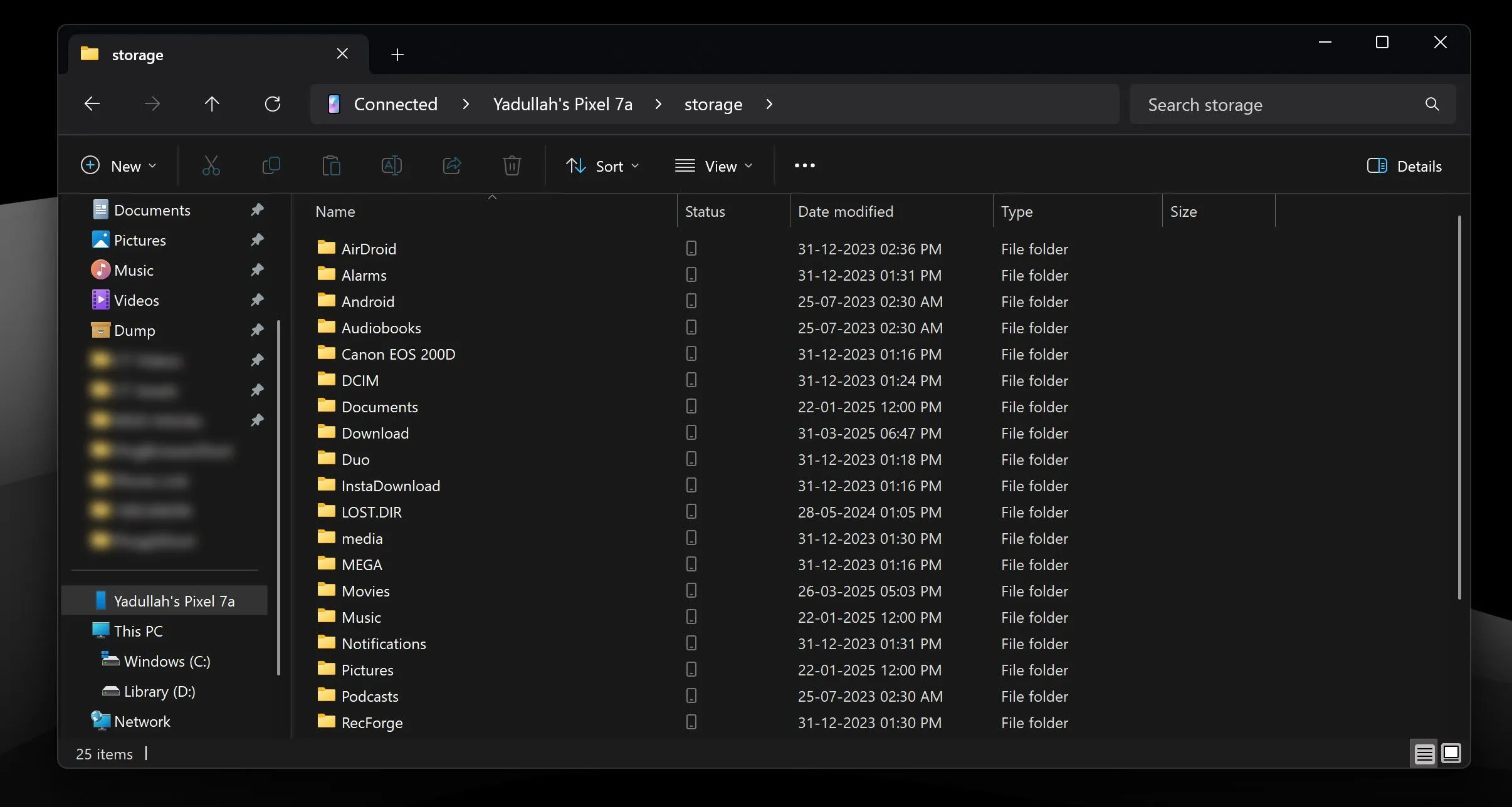Màn hình File Explorer của Windows hiển thị bộ nhớ điện thoại được kết nối qua Phone Link, cho phép truy cập và quản lý tập tin