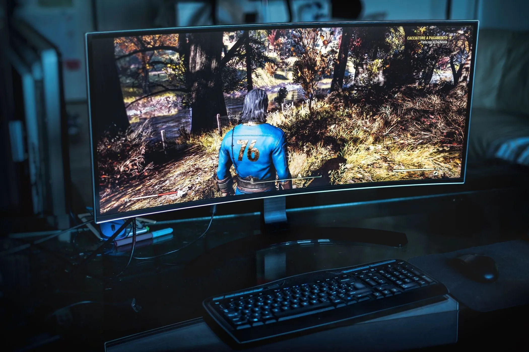 Màn hình siêu rộng hiển thị game Fallout 76, minh họa cho trải nghiệm chơi game không độ trễ