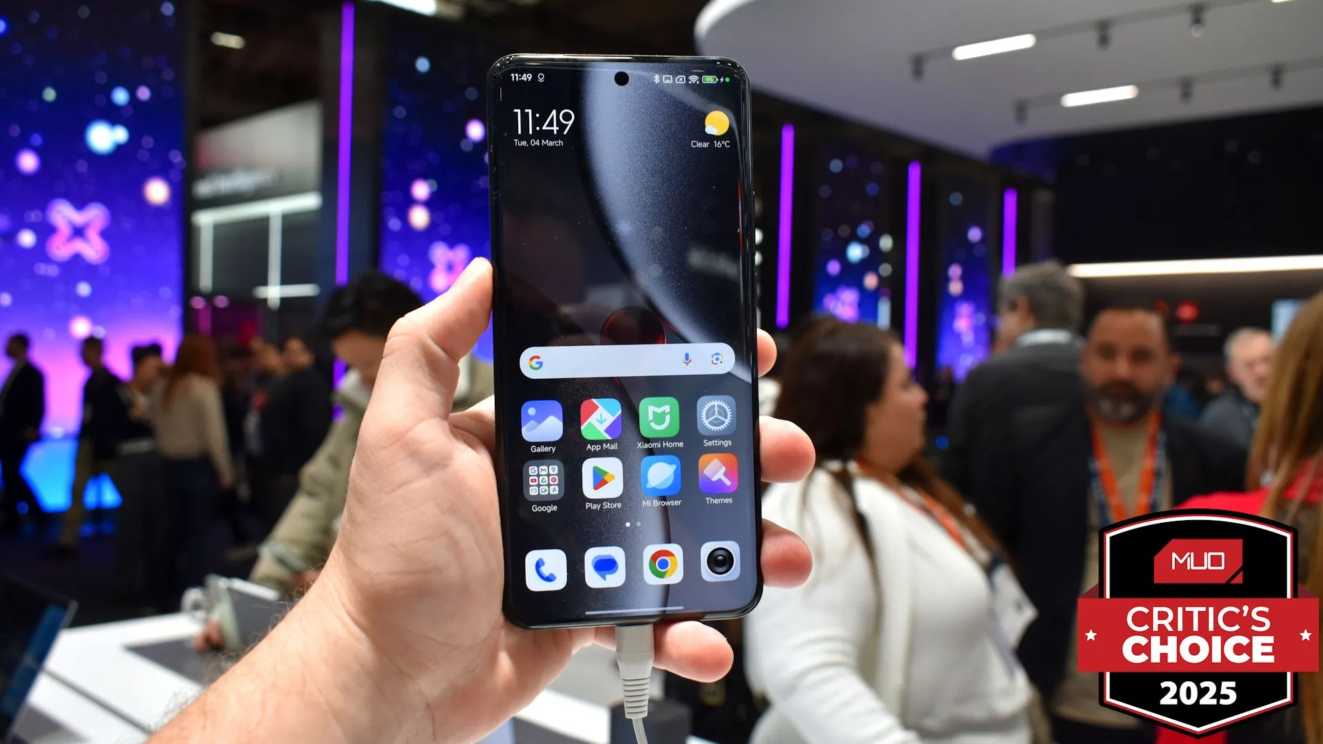 Màn hình trước của Xiaomi 15 Ultra tại MWC 2025 nhận giải thưởng