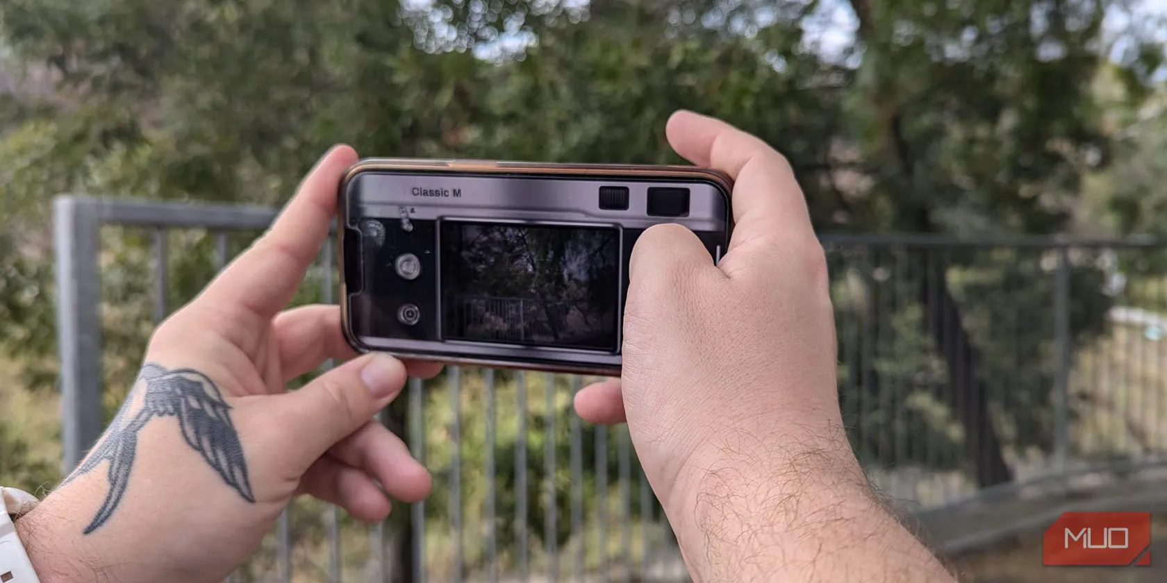 Màn hình ứng dụng OldRoll trên iPhone, tái hiện giao diện máy ảnh film truyền thống với bộ lọc vintage.