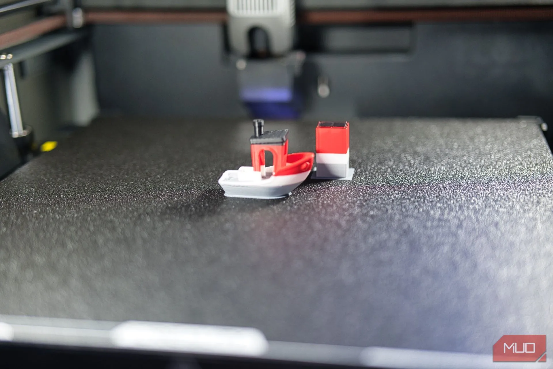 Mẫu thử nghiệm Benchy in đa màu sắc từ máy in Creality K2 Plus